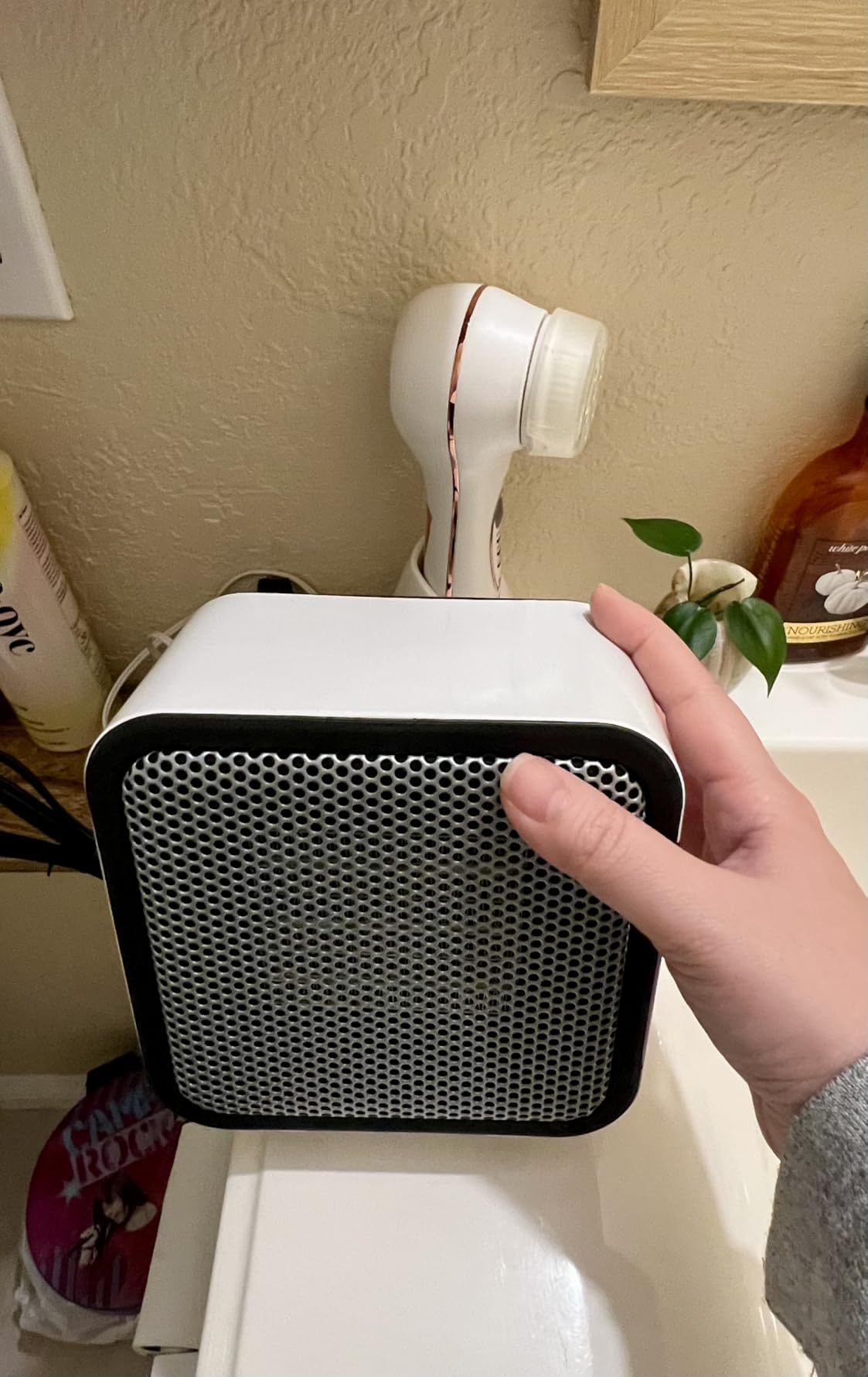 Amazon Basics Ceramic Space Heater, Portable Mini Heater for Office Desk, Fast Heating, Efficient, Indoor Use, 500W, With Tip-Over Protection, Lightweight 1.4 lbs, White, 5.9