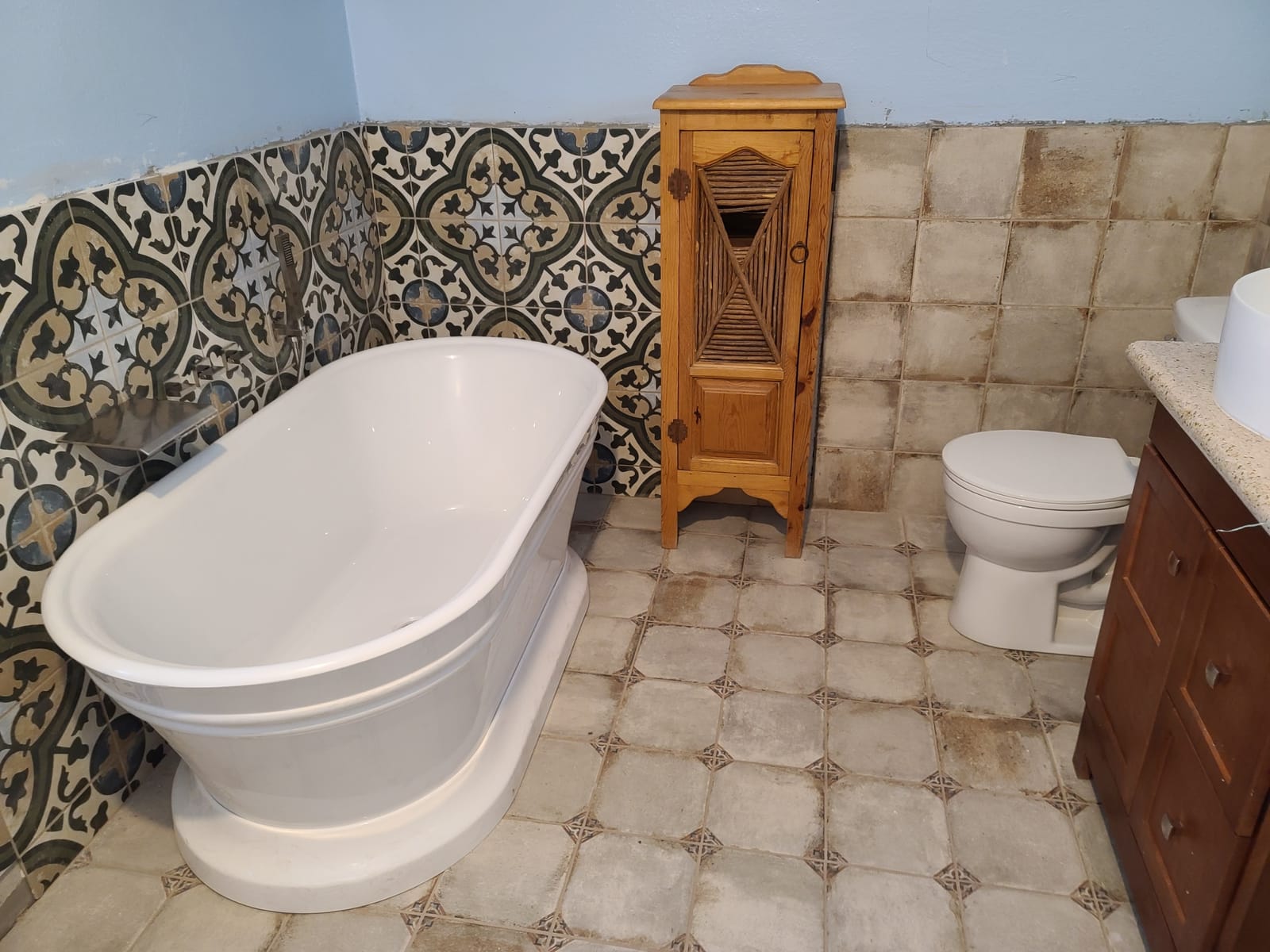 Vanity Art 59 x 30 Inches Freestanding Bathtub Acrylic Modern Stand Alone Soaking Tub with UPC Certified Slotted Overflow and Pop-up Center Drain, White VA6610-S customer photo 1