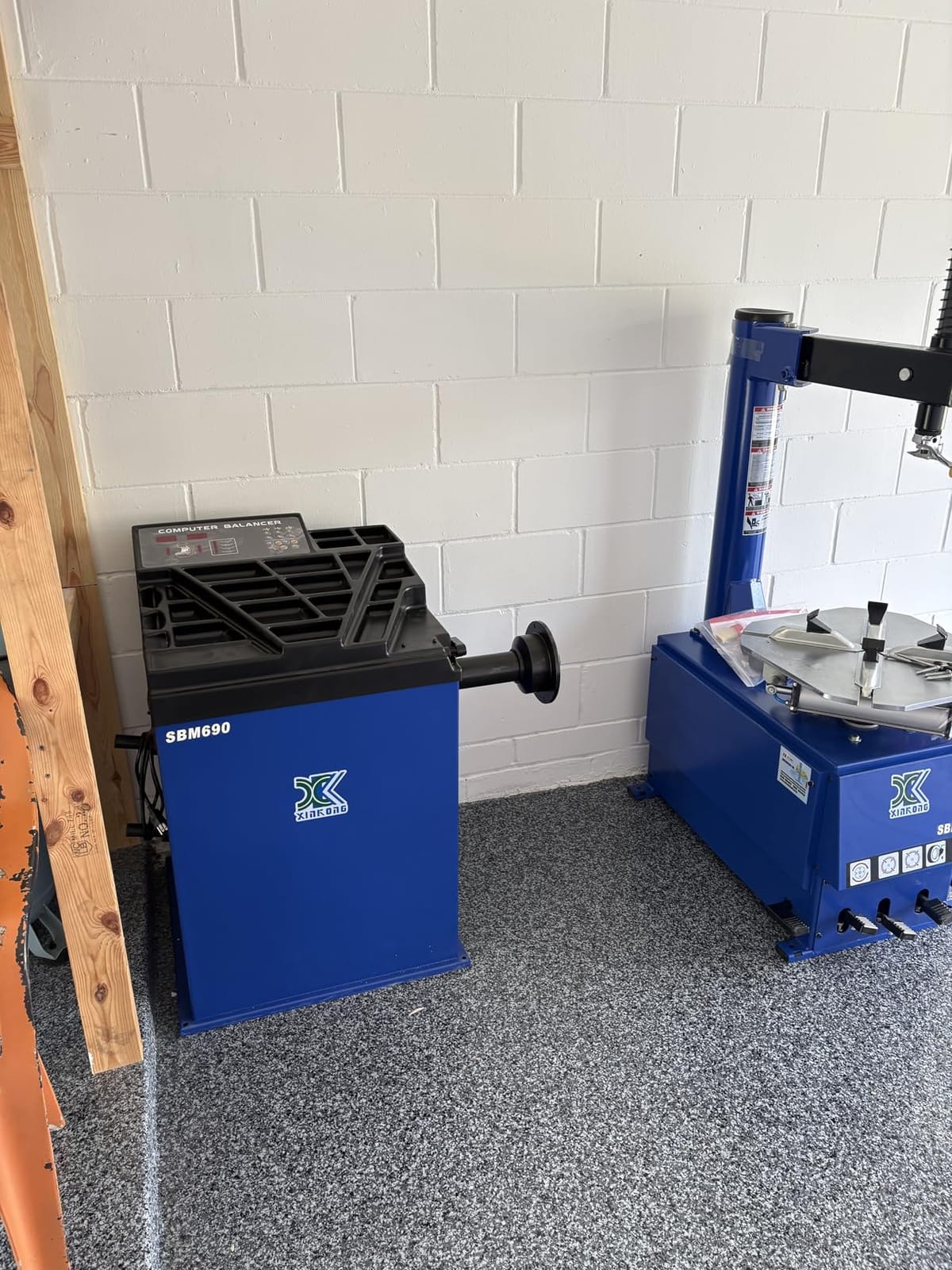XK Tire Changers Machine and Wheel Balancer Combo,110V,580-690 | Max Tire Diameter 37 in 2.0HP Multi Balancing Modes for Automotive Repair Shops,Home Garages, 36 Month Part Replacements customer photo 2
