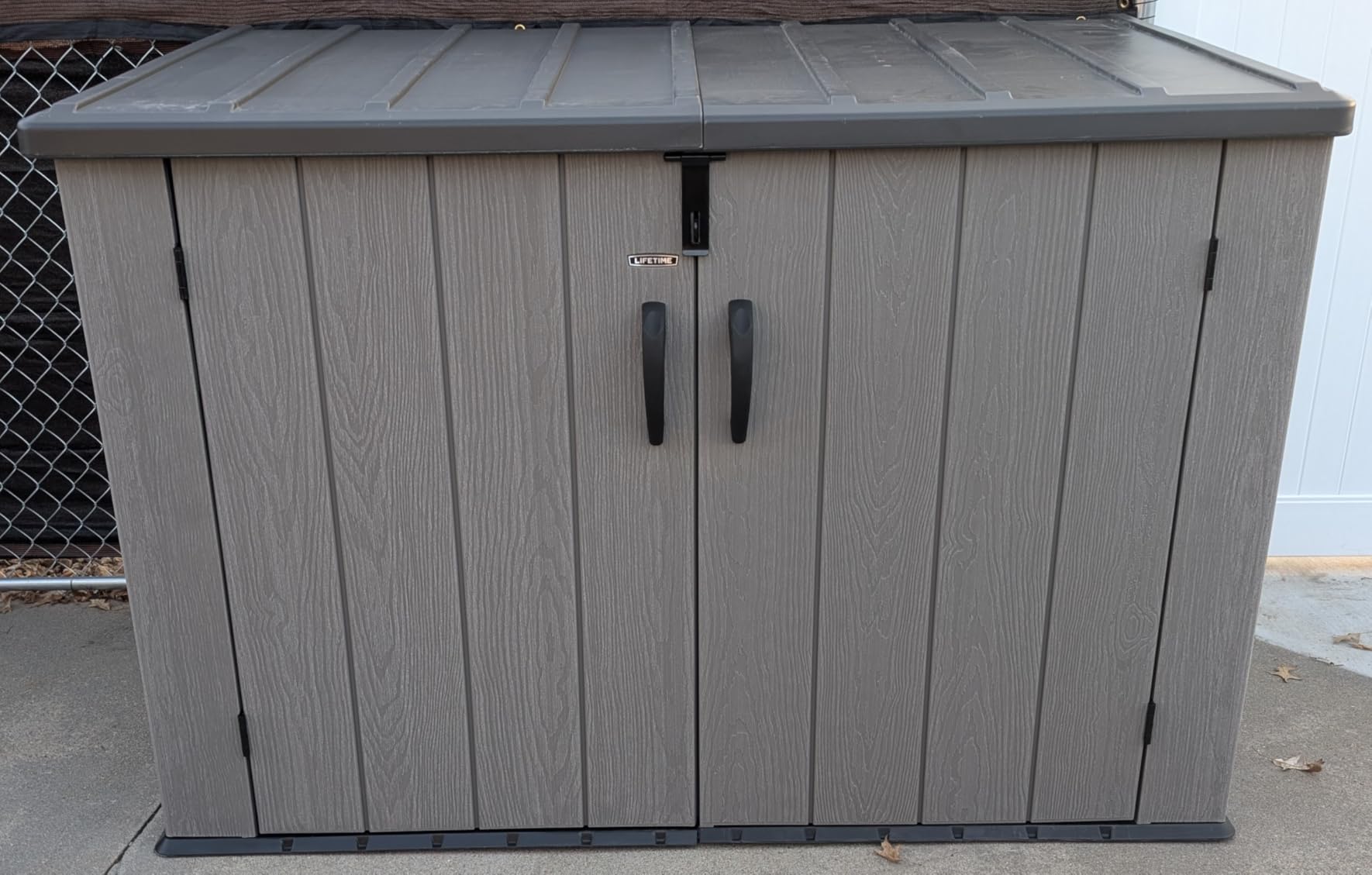 Lifetime 60209 Vertical Storage Shed (53 Cubic feet), Roof Brown, 74 x 142 x 174 cm customer photo 1