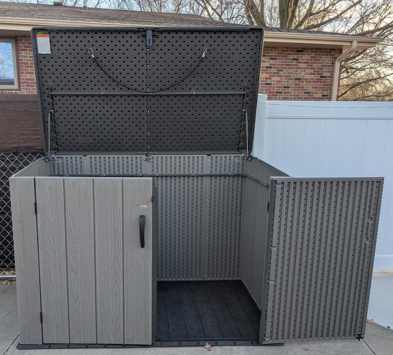 Lifetime 60209 Vertical Storage Shed (53 Cubic feet), Roof Brown, 74 x 142 x 174 cm customer photo 2
