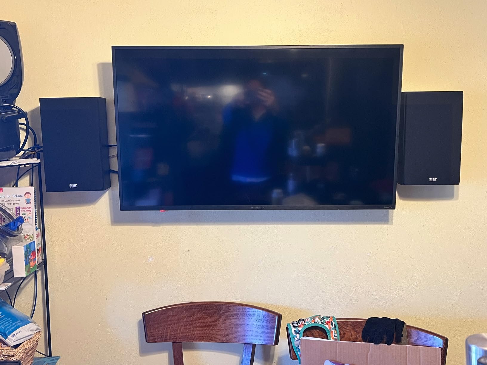 ELAC Debut 2.0 OW4.2 On-Wall Speakers, Black (Pair) - 1” Cloth Dome Tweeter & 4” Aramid Fiber Woofer - 2-Way Bass Reflex - Up to 35,000 Hz Response customer photo 1