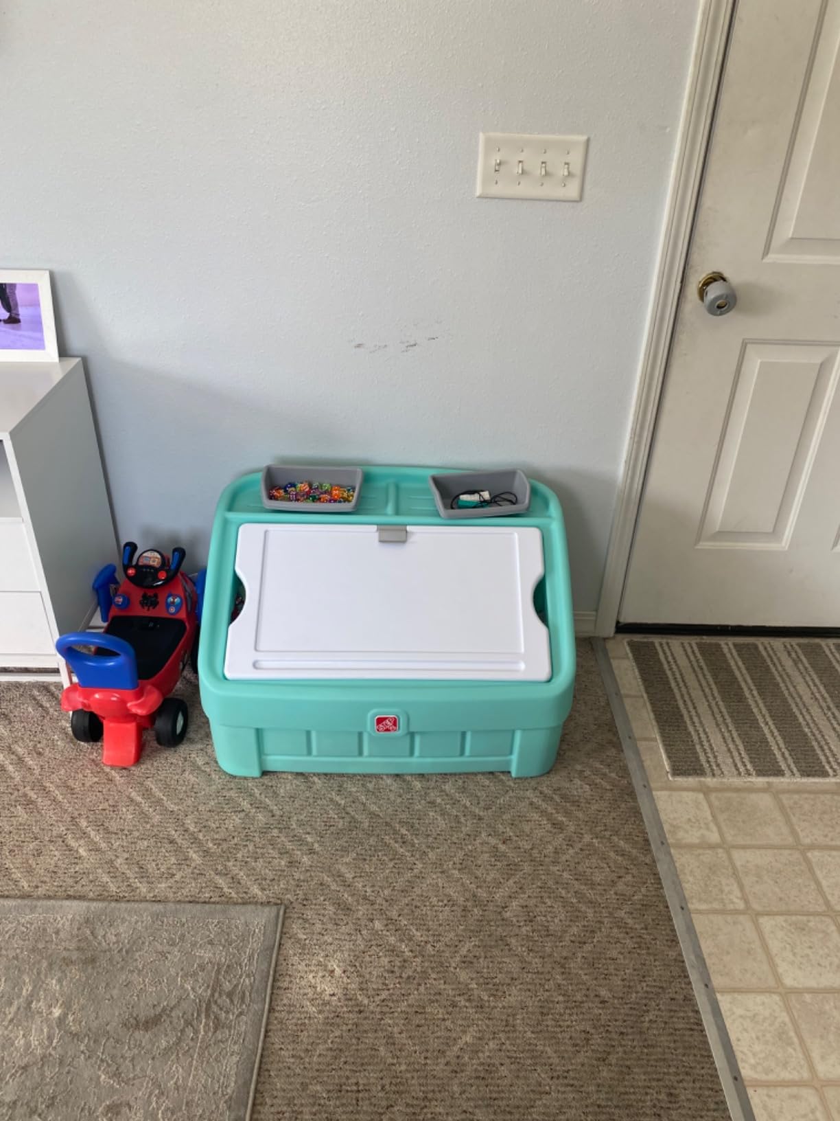 Step2 2-in-1 Toy Box & Art Lid, Kids Toy Storage Bin & Organizer, Easel & Chest in One, Made of Durable Plastic, For Toddlers 2+ Years Old, Gray customer photo 2