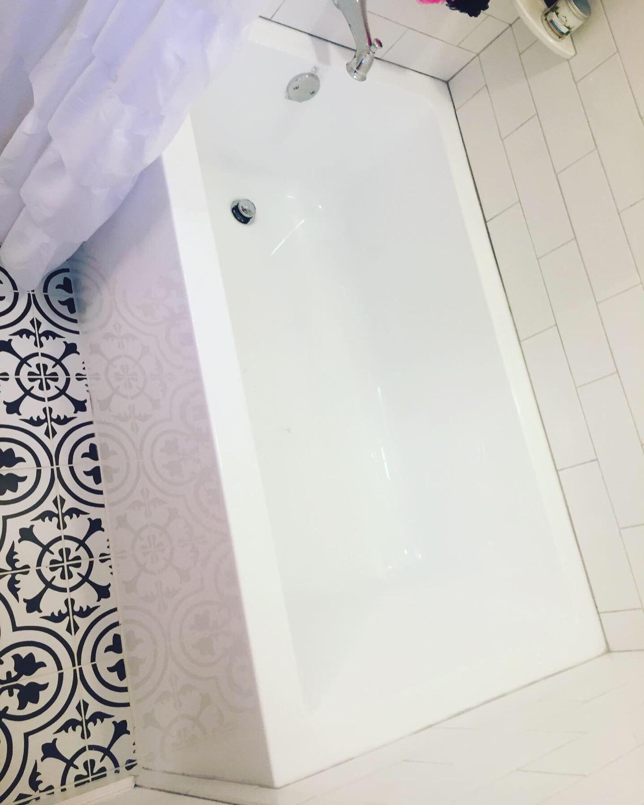 Kingston Brass Aqua Eden VTAP603622L 60-Inch Acrylic Alcove Tub with Left Hand Drain, White customer photo 2