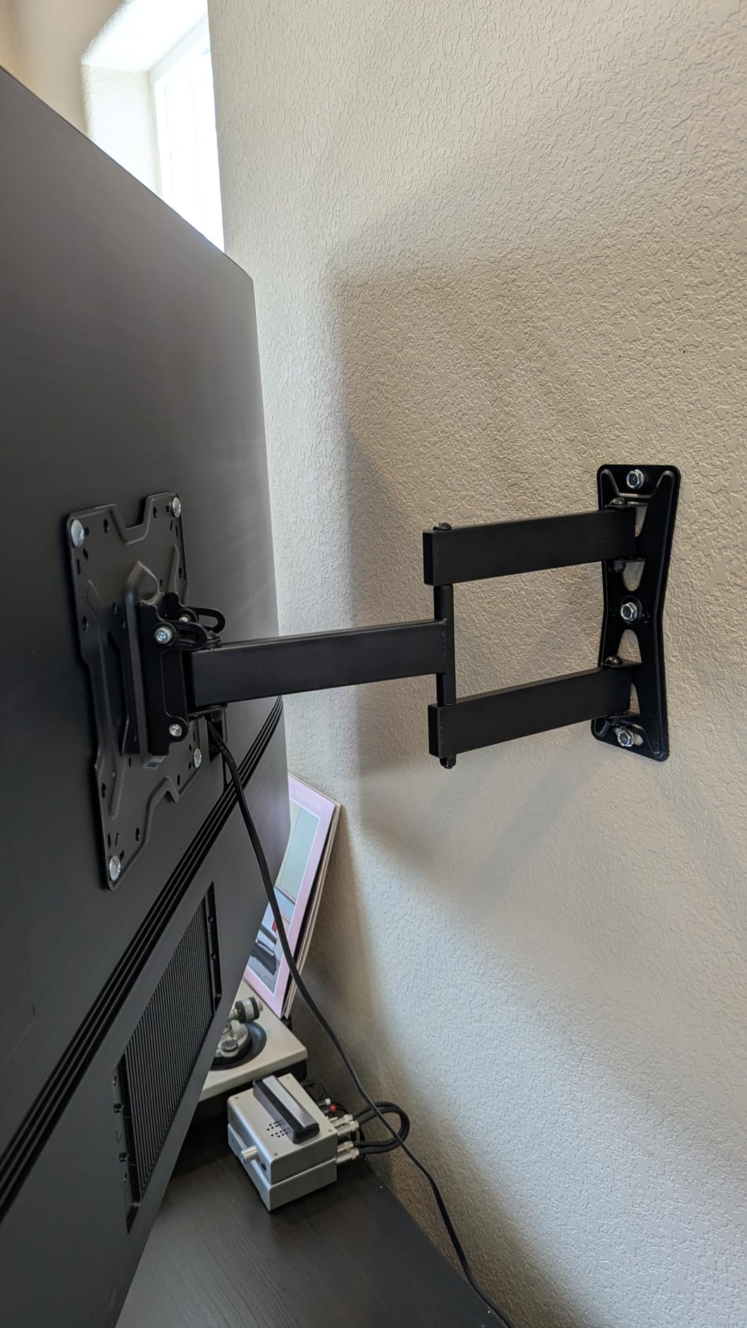 USX MOUNT UL Listed Full Motion TV Mount, Swivel Articulating Tilt TV Wall Mount for 26-65 Inch LED, 4K, Wall Mount Bracket with VESA 400x400mm Up to 77lbs, Perfect Center Design -XMM006-1 customer photo 2