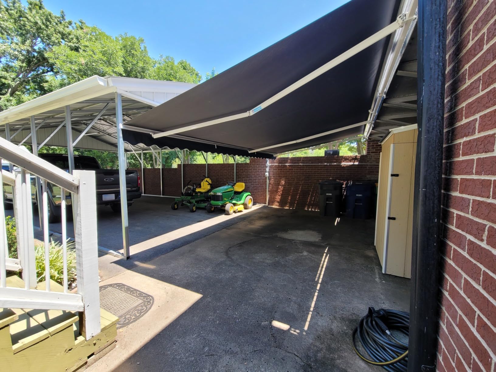 ALEKO Electric Patio Awning Caribbean White Frame 16x10 Black customer photo 1