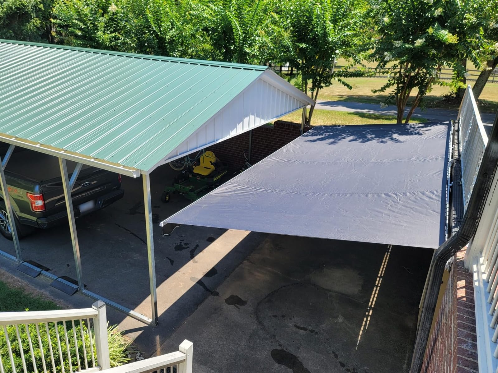 ALEKO Electric Patio Awning Caribbean White Frame 16x10 Black customer photo 2