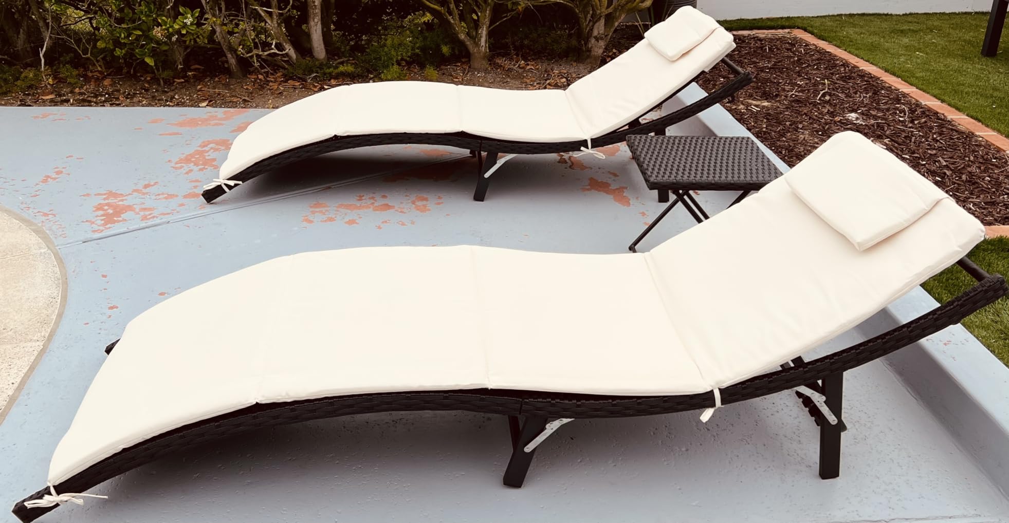 Devoko Patio Chaise Lounge Sets Outdoor Rattan Adjustable Back 3 Pieces Cushioned Patio Folding Chaise Lounge with Folding Table (Beige) customer photo 1