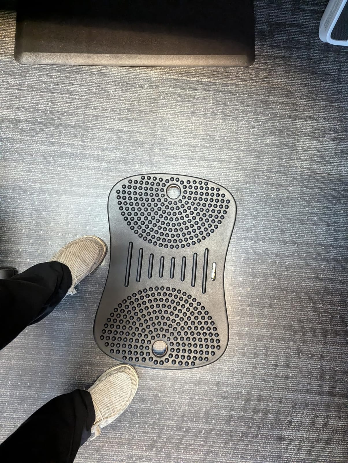 FEZIBO Standing Desk Mat Balance Board, Obsidian Black customer photo 1