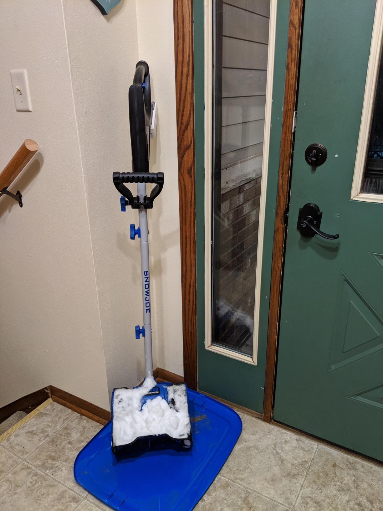 Snow Joe 24V-SS10 24-Volt 10-Inch 4-Ah Cordless Snow Shovel, Kit (w/4-Ah Battery + Quick Charger) customer photo 1