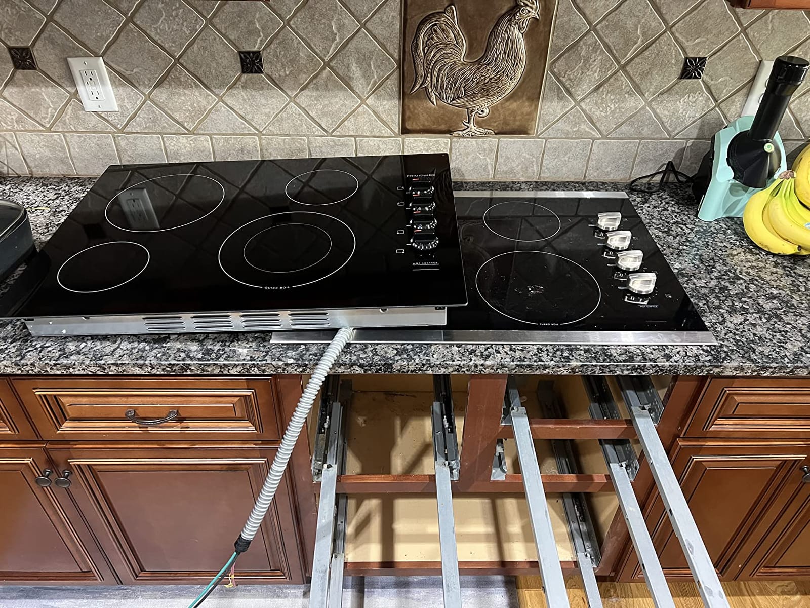 Frigidaire FFEC3025UB 30 Inch Electric Smoothtop Style Cooktop with 4 Elements in Black customer photo 1