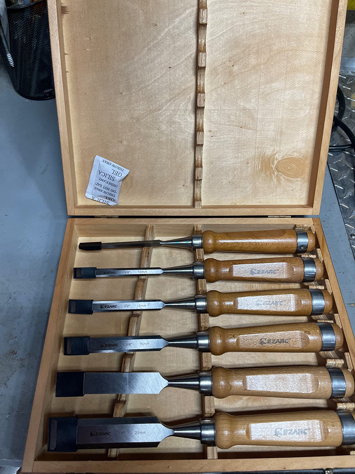 EZARC Wood Chisel Set, 6PCS 1/4-1 Inch CR-V Chisels with Wooden Case | Woodworking Carving Chisel Kit, CR-V Steel HRC60, Beech Handles, 25° Bevel, Sharp Out of Box, Wooden Storage Case customer photo 1