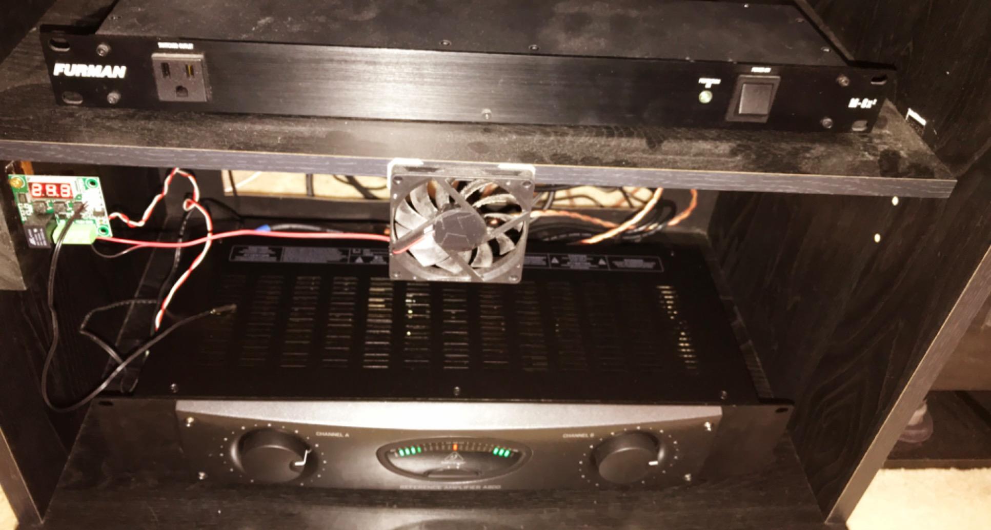 Behringer A800 Professional 800 Watt Reference-Class Power Amplifier customer photo 1