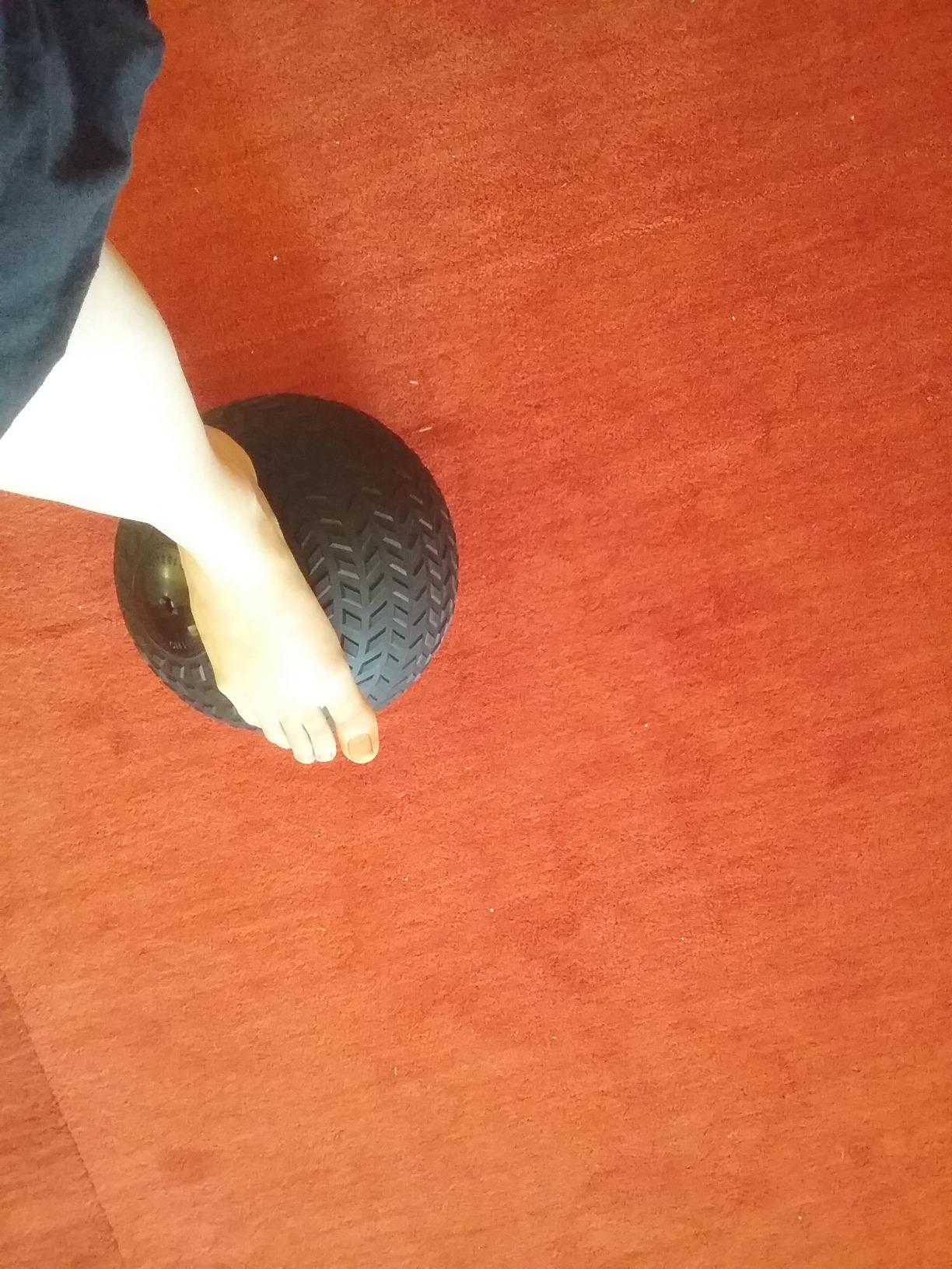 Fitness First Slam Ball, Easy-to-Grip, Sand-Filled Medicine Ball for Exercise and Workout, Ideal for Weight Training, Cross-Training, Cardio, and Plyometric Workout, Available in Different Weights customer photo 1