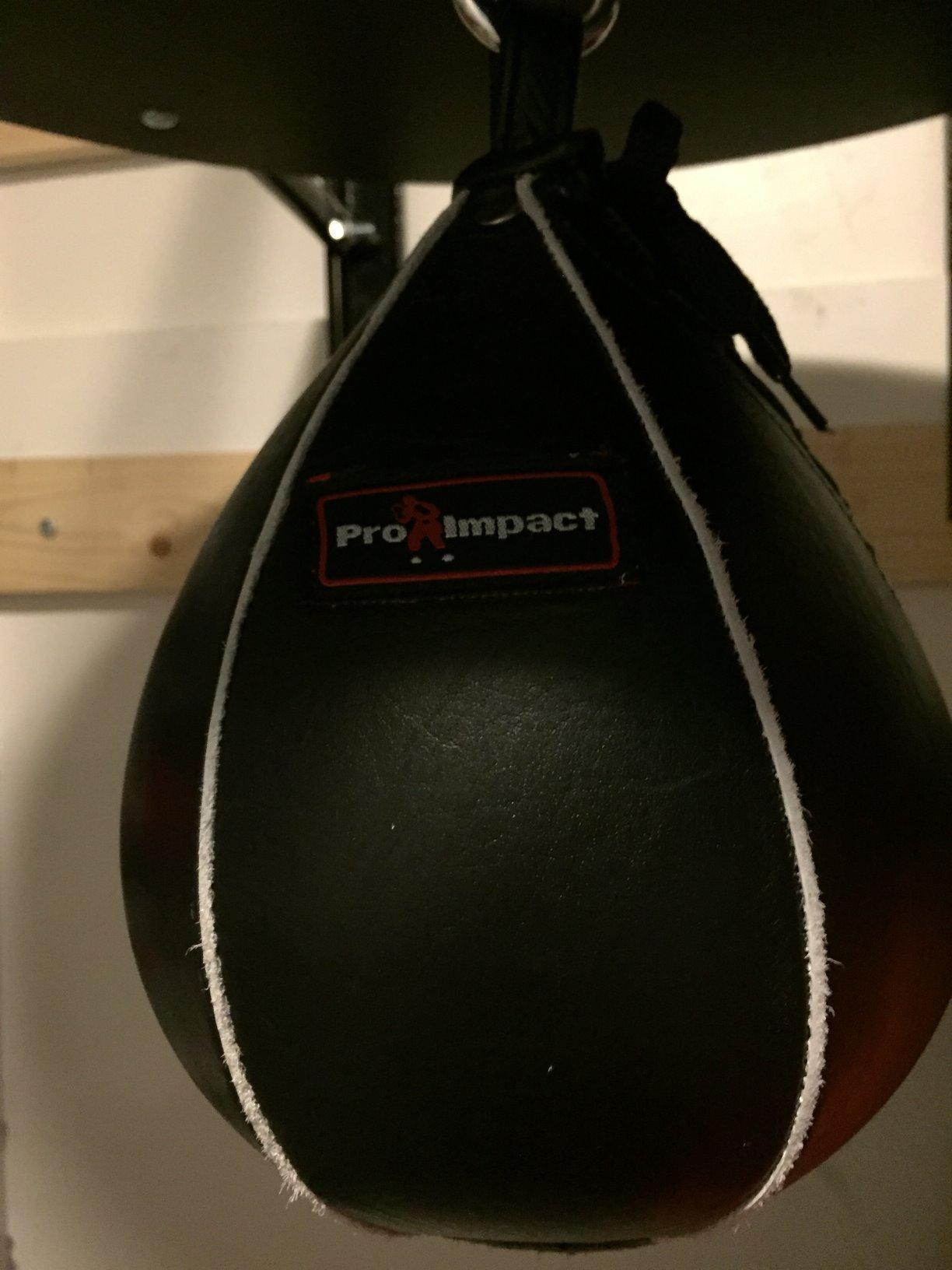 Leather Speed Bag – Rapid Rebound Pear-Shaped Punching Ball with Durable Latex Bladder for Boxing, MMA & Home Gym customer photo 1