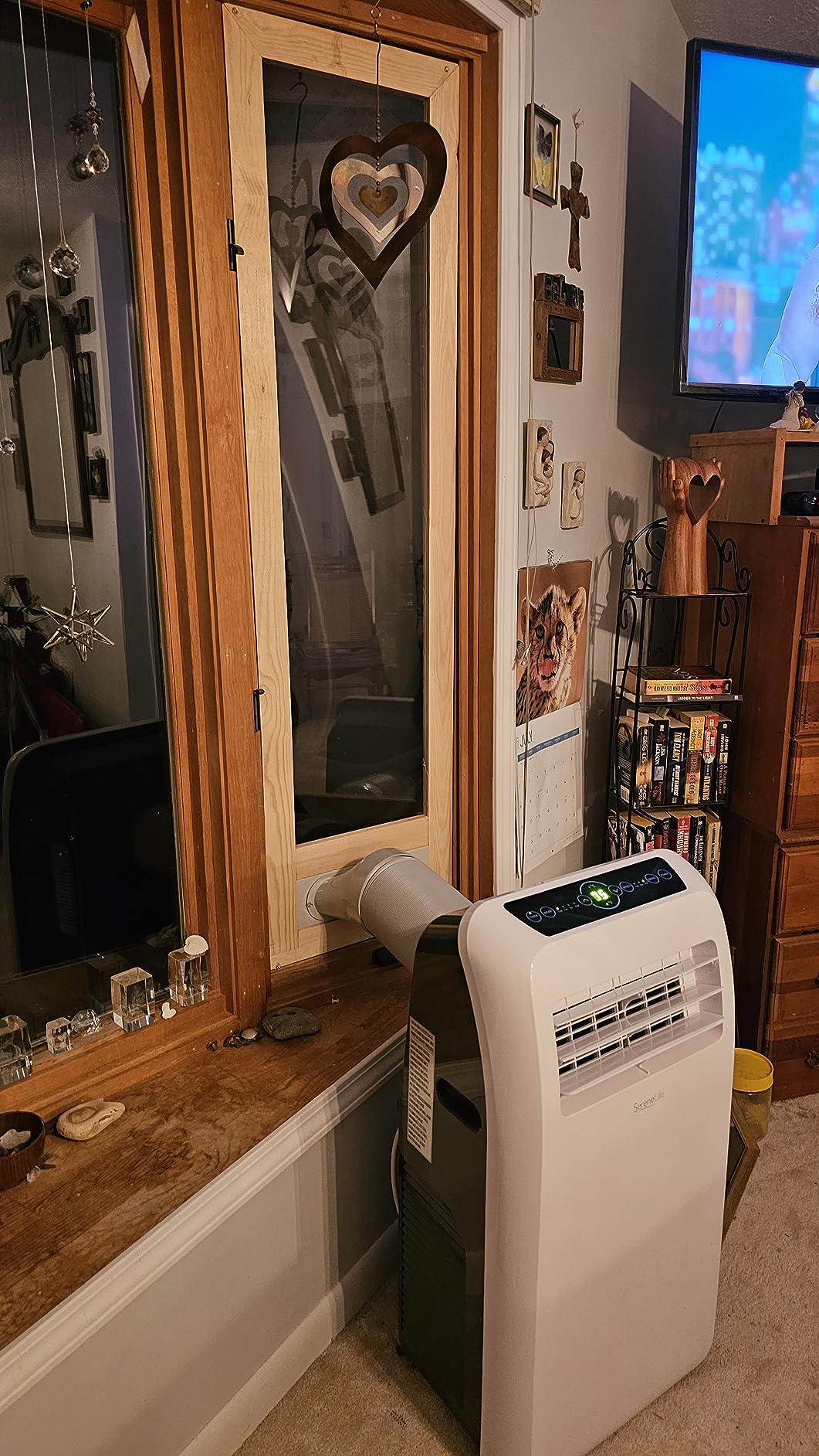 SereneLife Portable Air Conditioner With Heat & Built-in Dehumidifier 10,000 BTU, Portable Heater & AC For Rooms up to 450 Sq Ft - Remote Control & Window Mount Exhaust Kit Included customer photo 2