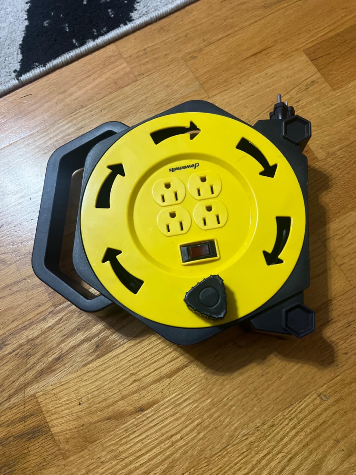 DEWENWILS 25FT Extension Cord Reel, Hand Wind Retractable Cord Reel customer photo 2