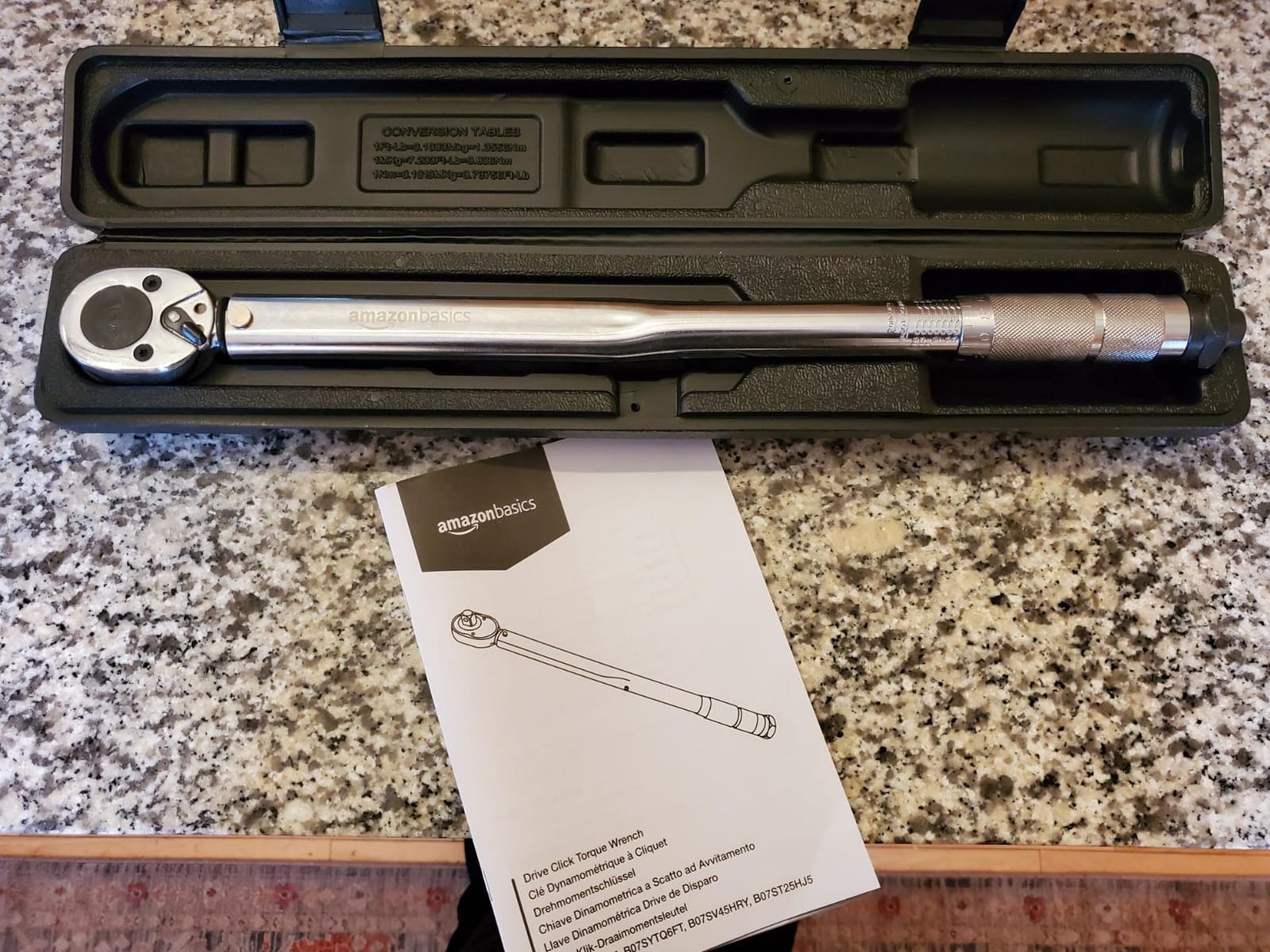 Amazon Basics 1/2-inch Drive Click Torque Wrench, 20-150 foot-lb, 27.1-203.5 Nm, Sturdy Construction with Storage Case customer photo 2