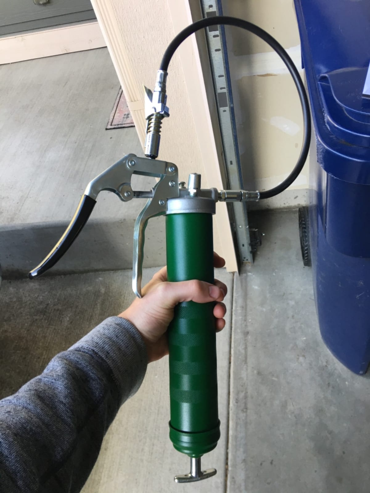 Lock N Lube Pistol Grip Heavy Duty 5000 Psi Grease Gun customer photo 1