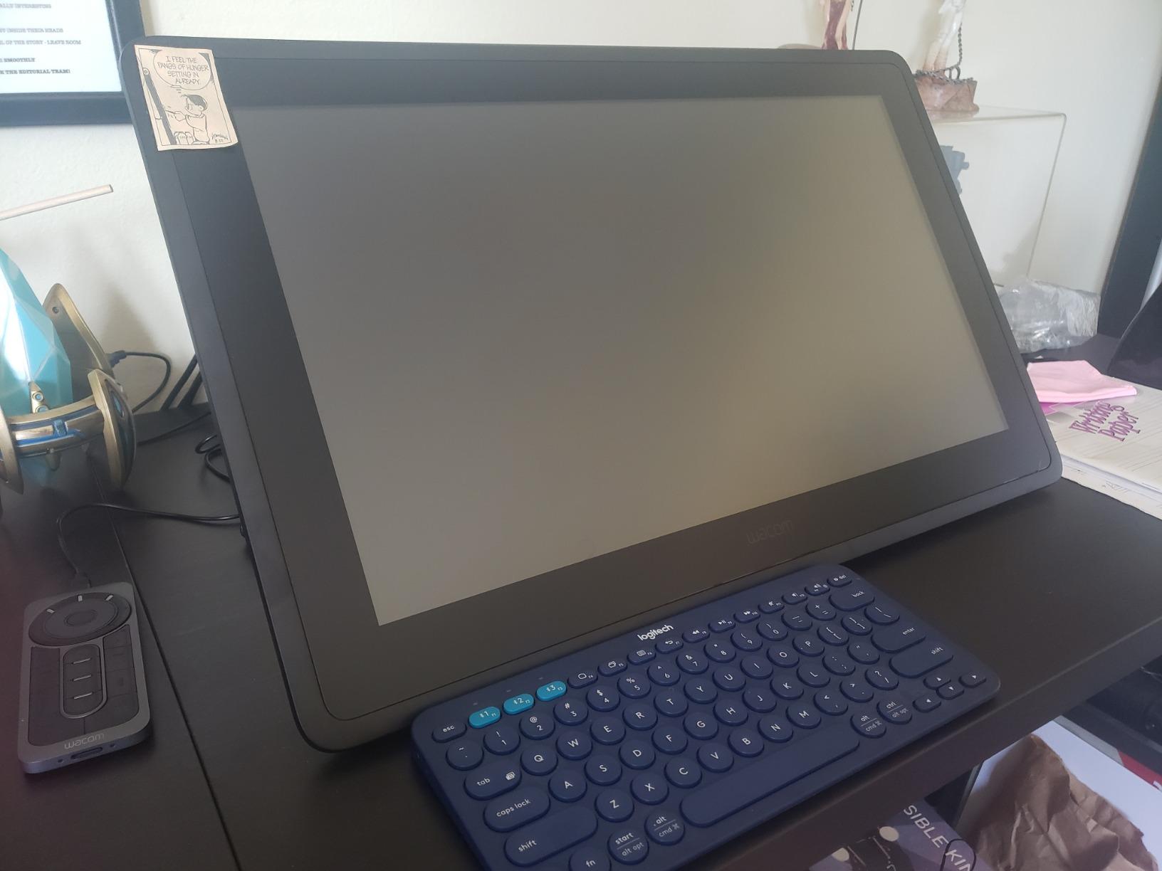 Wacom Cintiq 22, Drawing Tablet with Full HD Screen & Pro Pen 2 customer photo 2