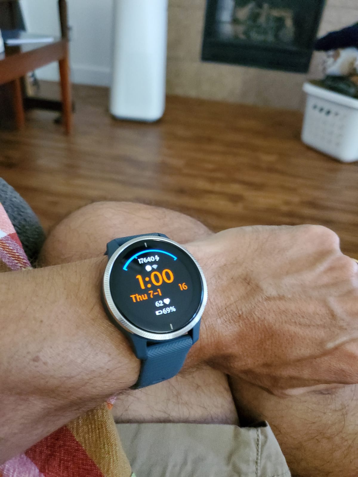 Garmin 010-02173-11 Venu, GPS Smartwatch with Bright Touchscreen Display, Features Music, Body Energy Monitoring, Animated Workouts, Pulse Ox Sensor and More, Black customer photo 1