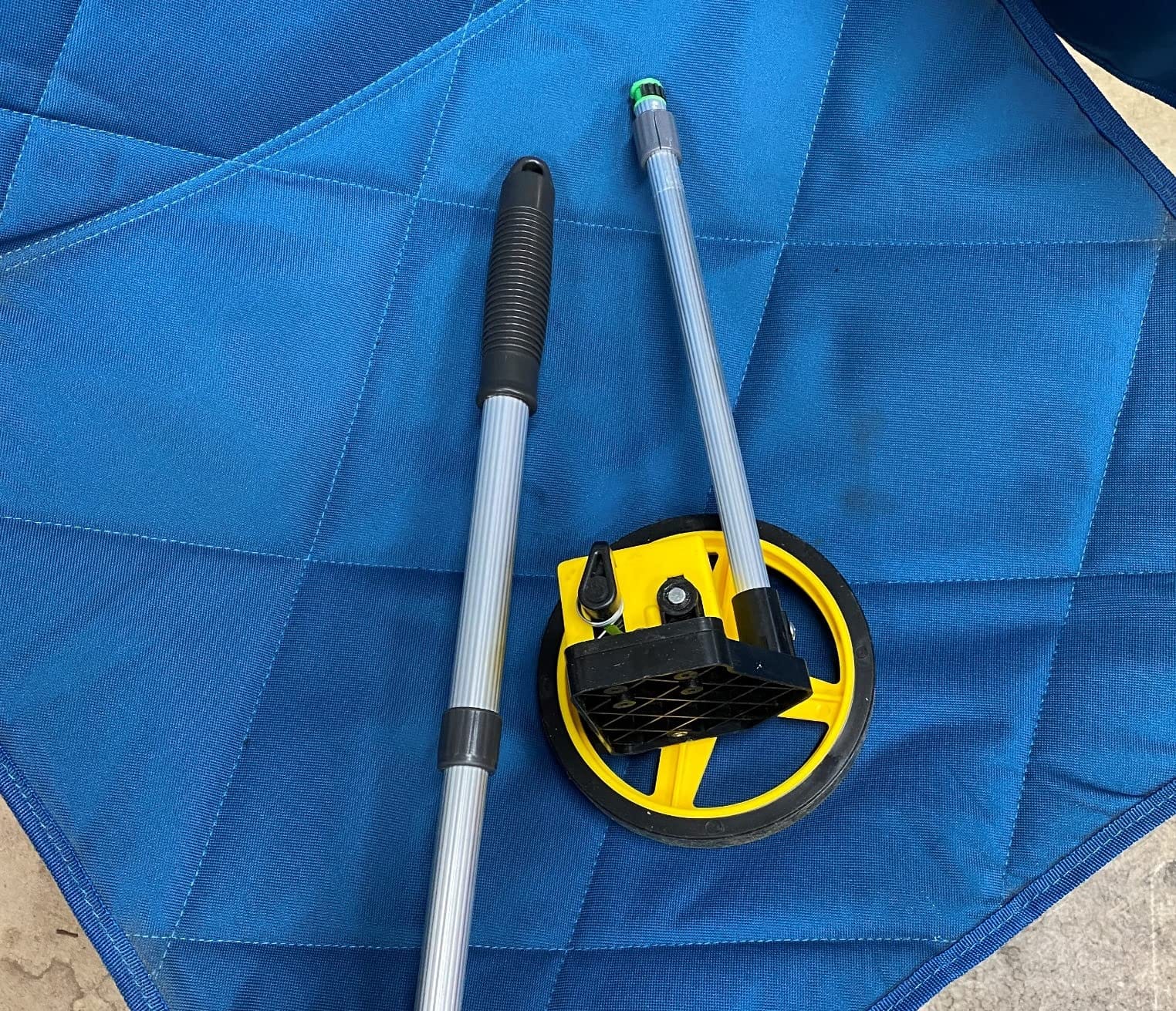 Zozen 6-Inch Measuring Wheel in Feet and Inches, Telescopic Handle, Yellow customer photo 2
