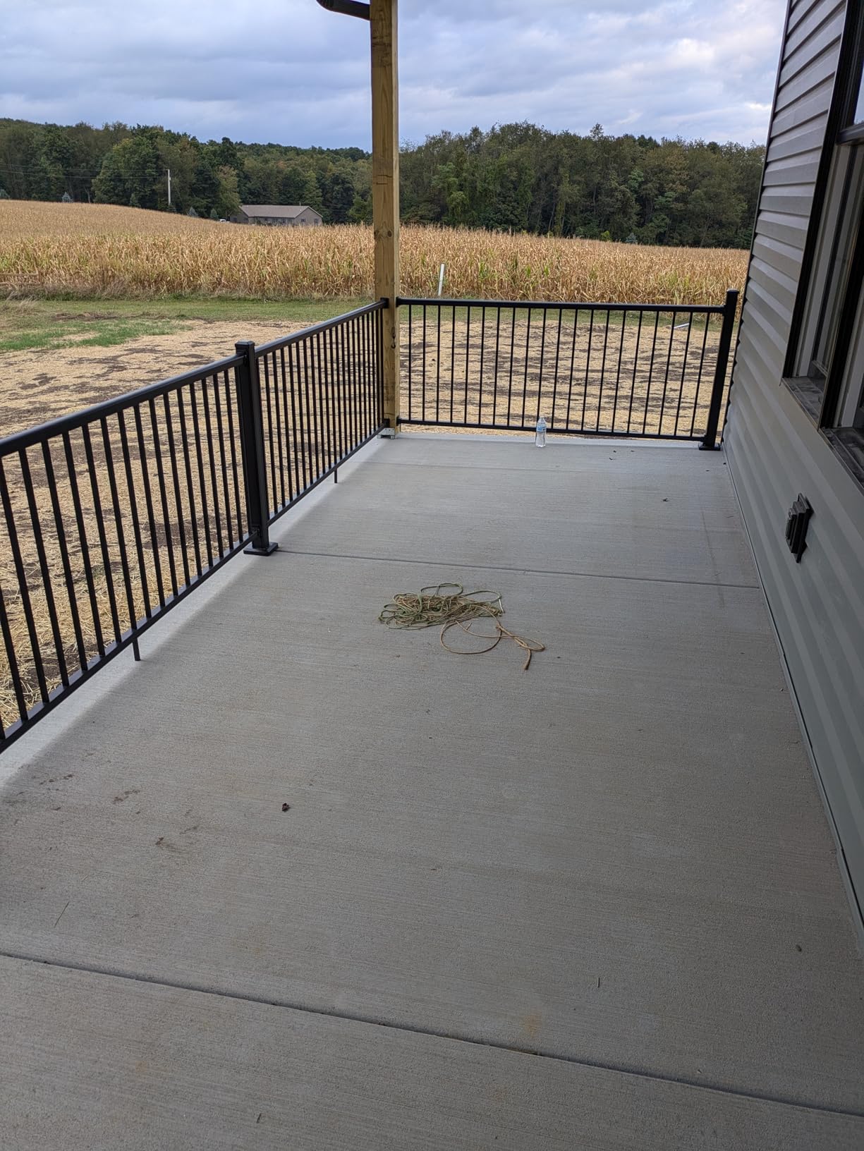 Weatherables 36 in. H x 8 ft. W Stanford Deck Railing Kit – Aluminum Porch & Balcony Railing Kit with Black Powder-Coated Finish, Adjustable Outdoor Hand Rail System customer photo 2