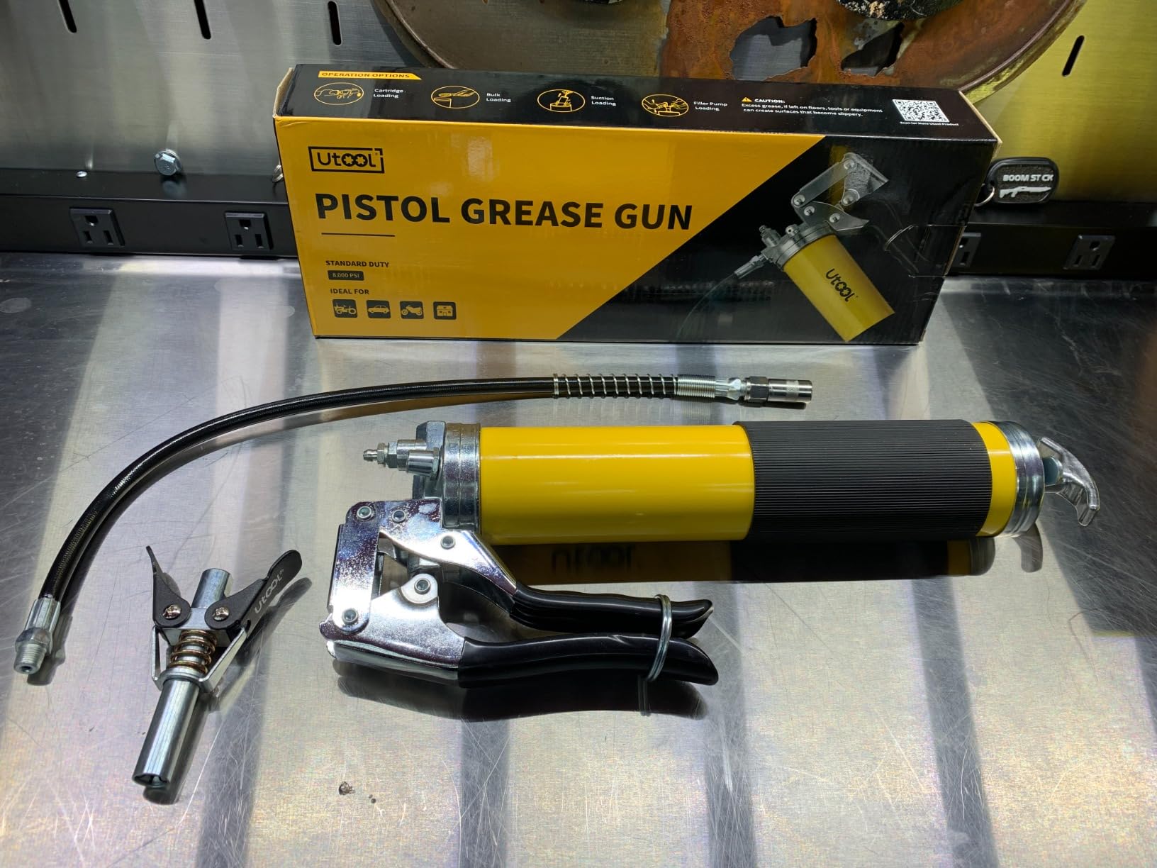 UTOOL 8000 PSI Heavy Duty Pistol Grip Grease Gun Kit, 14 oz Capacity customer photo 2