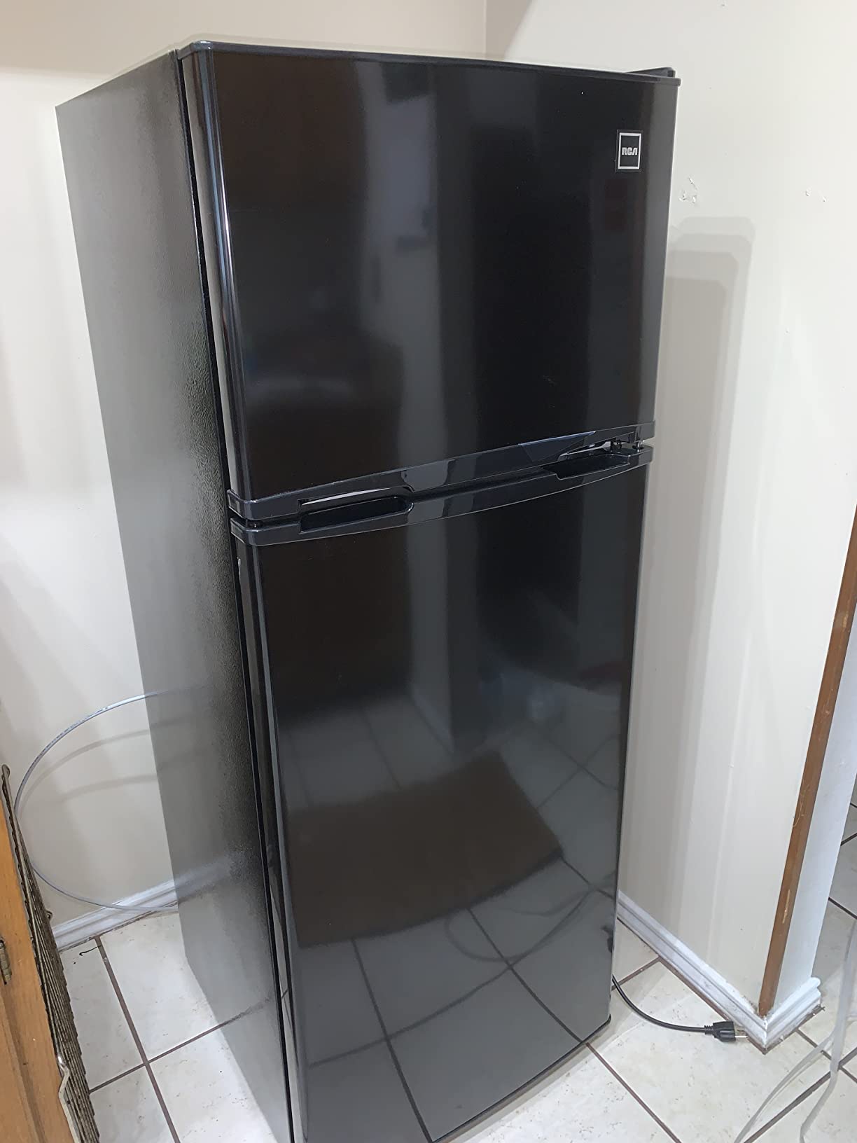 ARCTIC CHEF ACFR741BLACKAMZ6COM Apartment Size-Top Freezer-2 Door Fridge-Adjustable Thermostat Control-Black-7.5 Cubic Feet customer photo 2