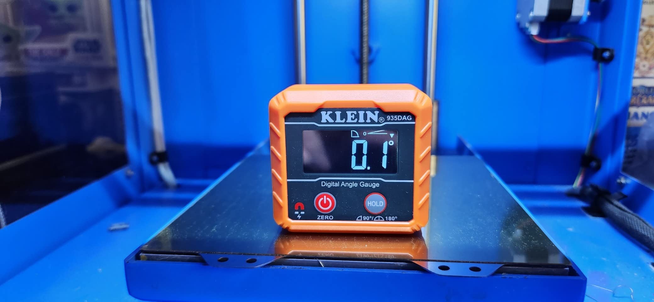 Klein Tools 935DAG Digital Electronic Level and Angle Gauge, Measures 0 - 90 and 0 - 180 Degree Ranges, Measures and Sets Angles customer photo 1