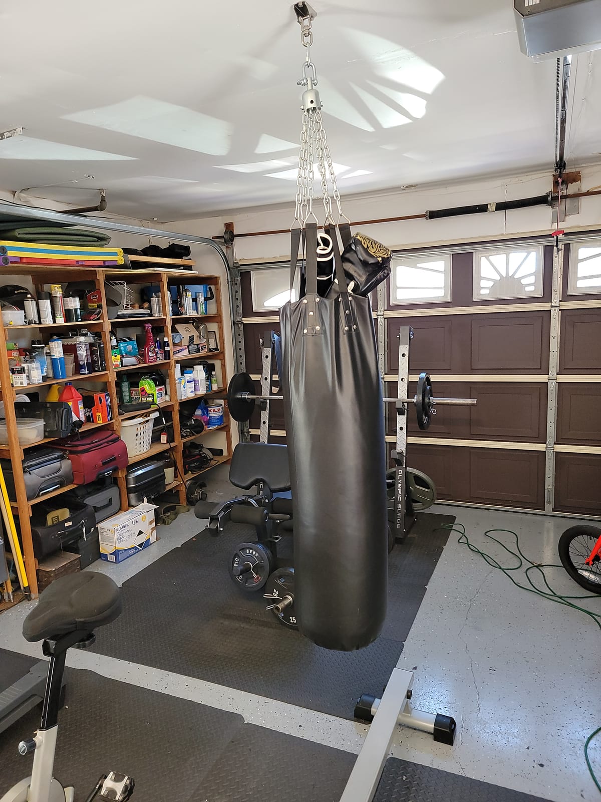 Odoland Punching Bag Set for Adults, 4FT PU Heavy Boxing Bag Set with 12OZ Boxing Gloves, Hand Wraps, Hanging Chains for MMA Karate Kickboxing Home Gym Training as Boys Gifts - Unfilled customer photo 1