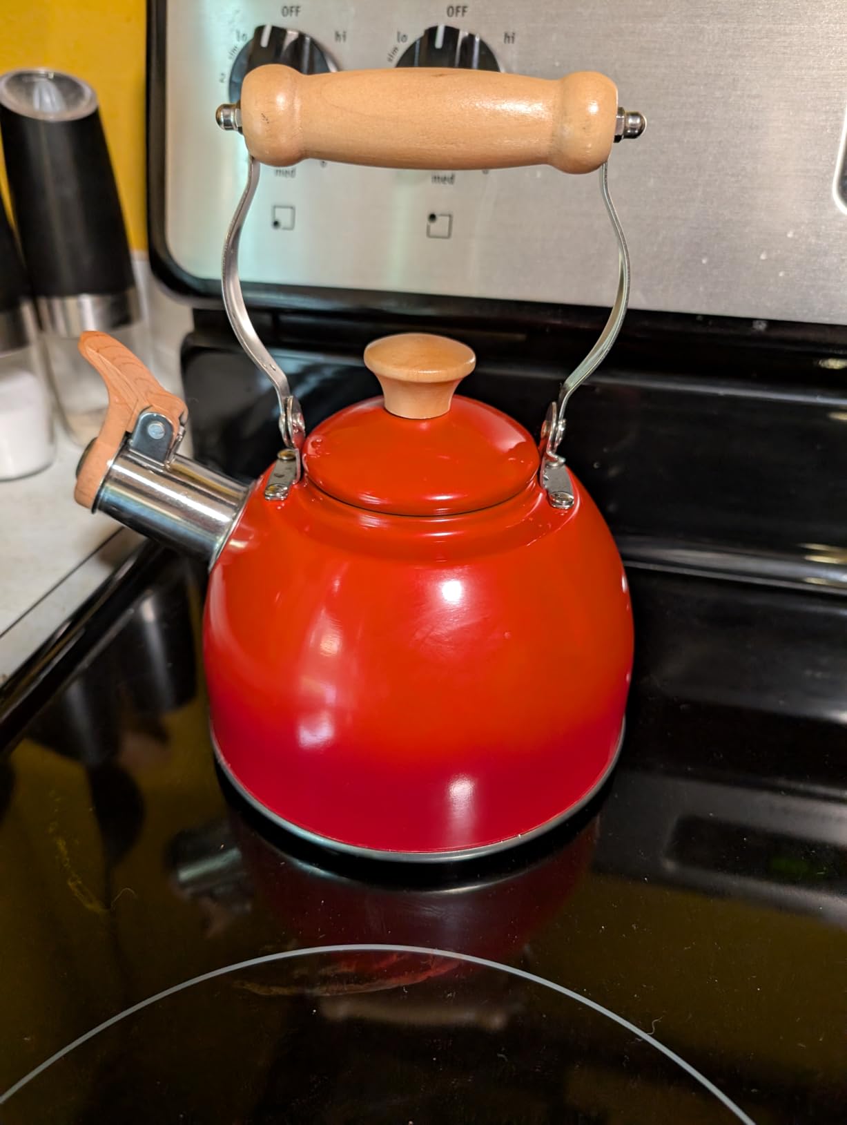 ROCKURWOK Tea Kettle, Tea Pot with Cool Touch Ergonomic Handle, Teapot Food Grade Stainless Steel, Tea Kettle Stovetop, Kettle Teapot, Whistling Tea Kettle, Small Tea Kettles, 1.6 Quart (Yellow) customer photo 1