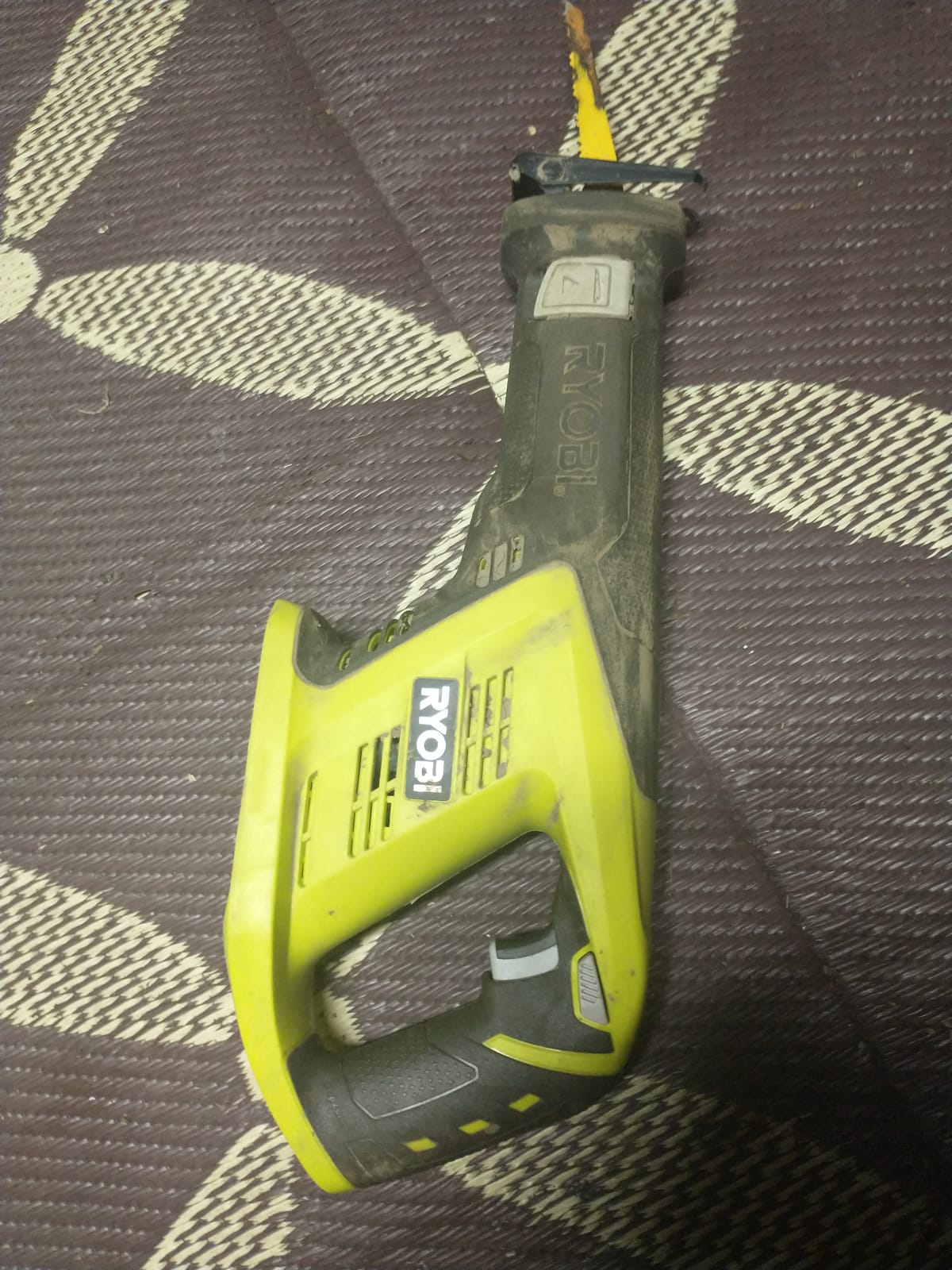 RYOBI P1819 18V One+ Lithium Ion Combo Kit (6 Tools: Drill/Driver, Impact Driver, Reciprocating Saw, Circular Saw, Multi-Tool, LED Worklight, 4.0 Ah & 1.5 Ah Battery, Charger, Bag) customer photo 1