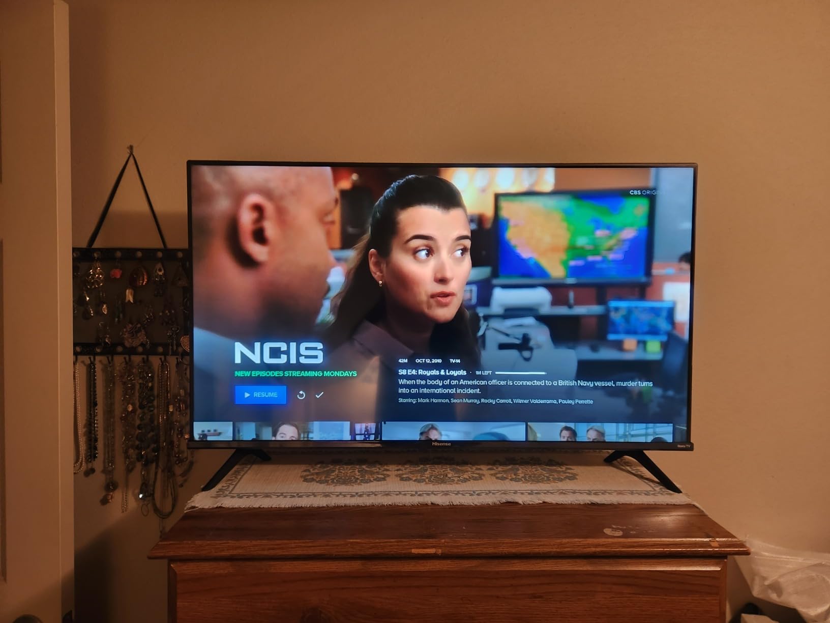 Hisense 32-Inch Class H4 Series LED Roku Smart TV with Alexa Compatibility (32H4F, 2020 Model) customer photo 2