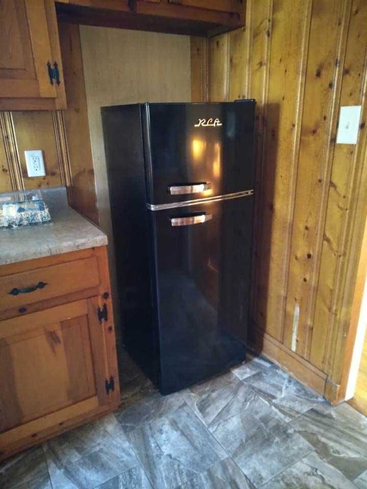 Hamilton Beach HBFR786BLACK6COM 2 Door Apartment Size Refrigerator with Freezer, 7.5 cu. ft, Retro Black customer photo 2