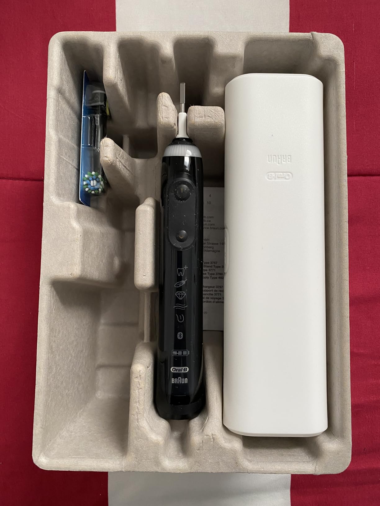 Oral-B Genius X Limited Rechargeable Electric Toothbrush with 1 Replacement Brush Head, Travel Case, White customer photo 1