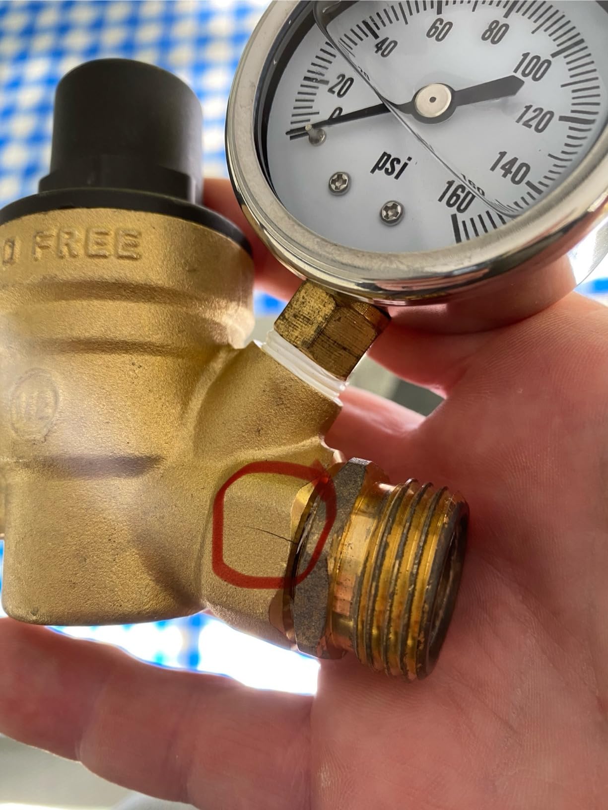 Hourleey Water Pressure Regulator Valve, RV Brass with Gauge and Inlet Screened Filter for Camper Trailer customer photo 1