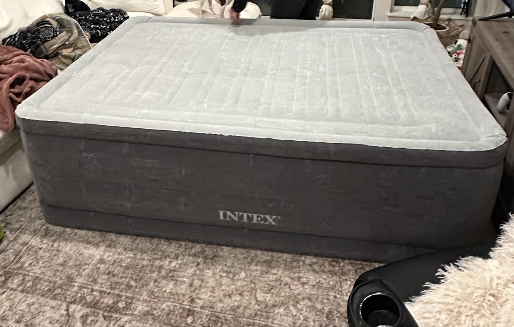Intex 64417ED 22in Queen Dura-Beam Comfort Plush High-Rise Inflatable Air Mattress with Built in Pump for Travel and Camping, 600lb Weight Capacity customer photo 2