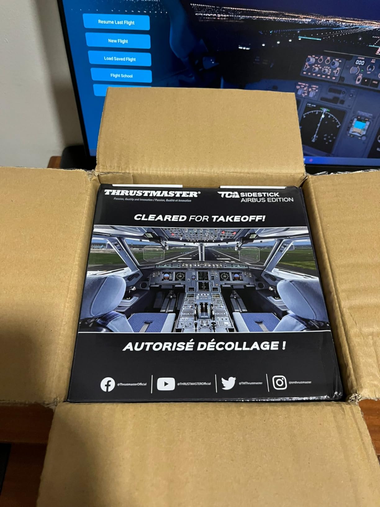 Thrustmaster TCA Sidestick Airbus Edition Flight Sim Joystick - PC | A320 1:1 replica, drift-free magnetic sensor, 17 mappable action buttons, built-in throttle, thrust reverser, Hall sensor customer photo 1
