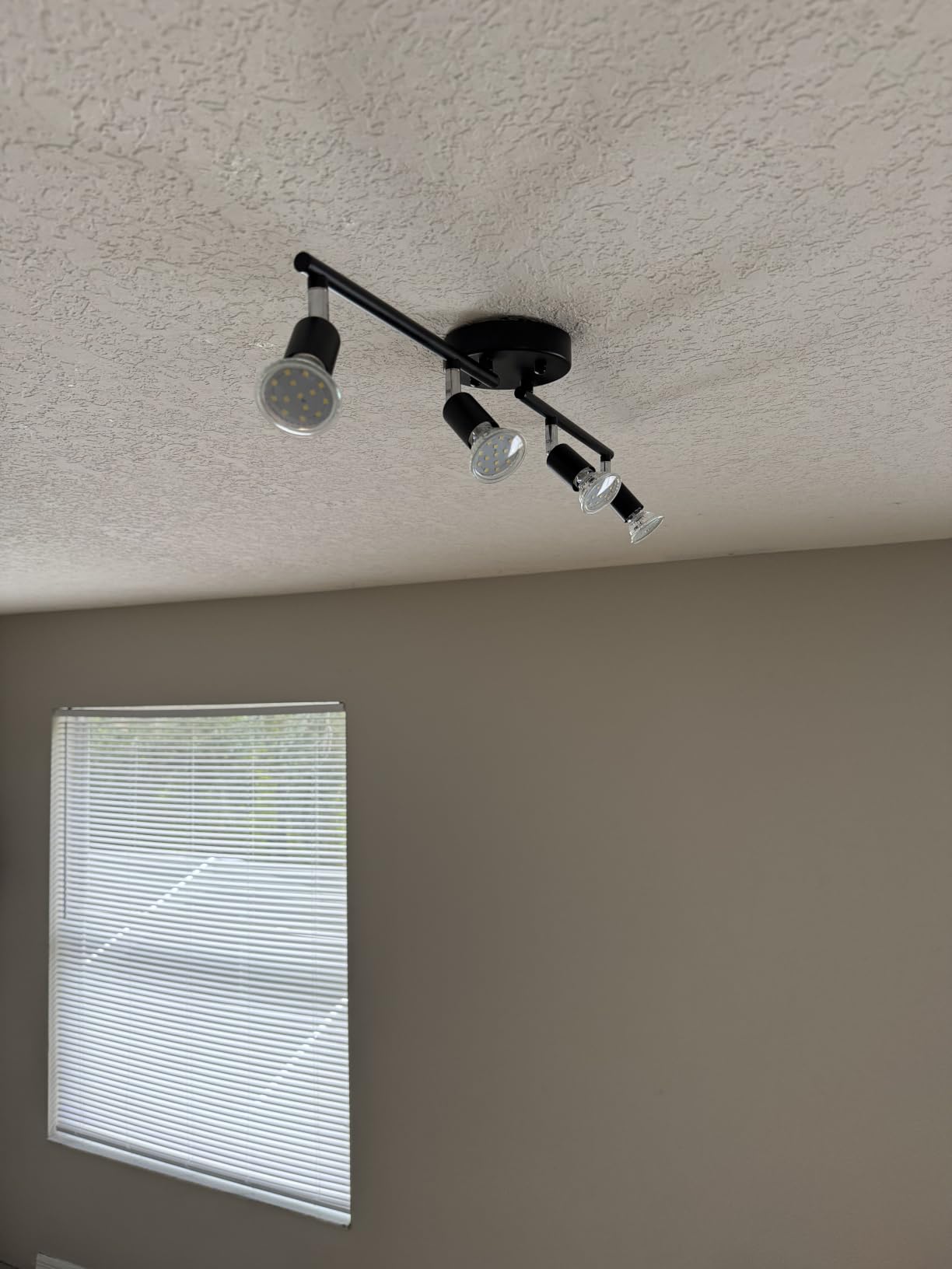 Unicozin LED 4 Light Track Lighting Kit, 24.8'' Black 4 Way Ceiling Spot Lighting, Flexibly Rotatable Head, Track Light Included 4 x LED GU10 Bulb (4W, Daylight White 5000K, 400LM) customer photo 1