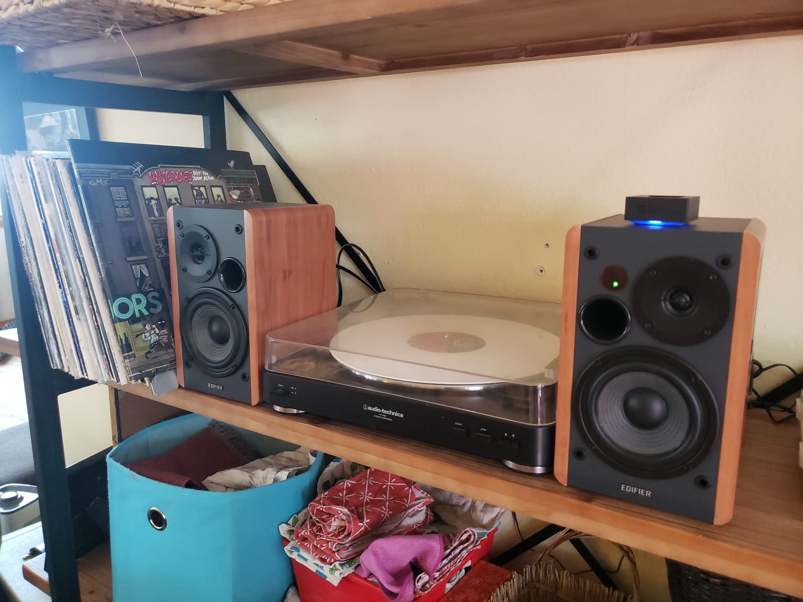 Edifier R1280Ts Powered Bookshelf Speakers - 2.0 Stereo Active Near Field Monitors - Studio Monitor Speaker - 42 Watts RMS with Subwoofer Line Out - Wooden Enclosure customer photo 1