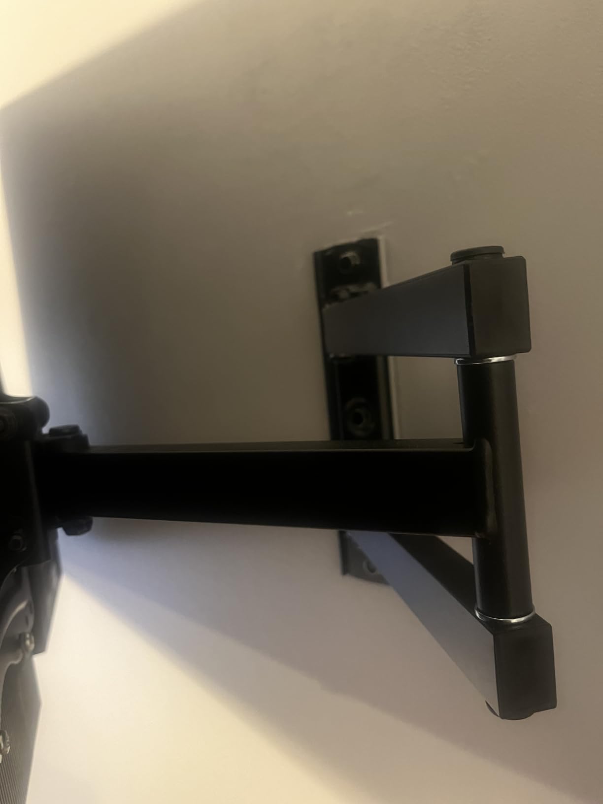 Pipishell Full Motion TV Wall Mount for 26–65 inch TVs up to 77 lbs | Max VESA 400x400mm, TV Mount Bracket with Articulating Arms, Extension, Tilt, Swivel, Leveling, Reinforced Steel Structure customer photo 2