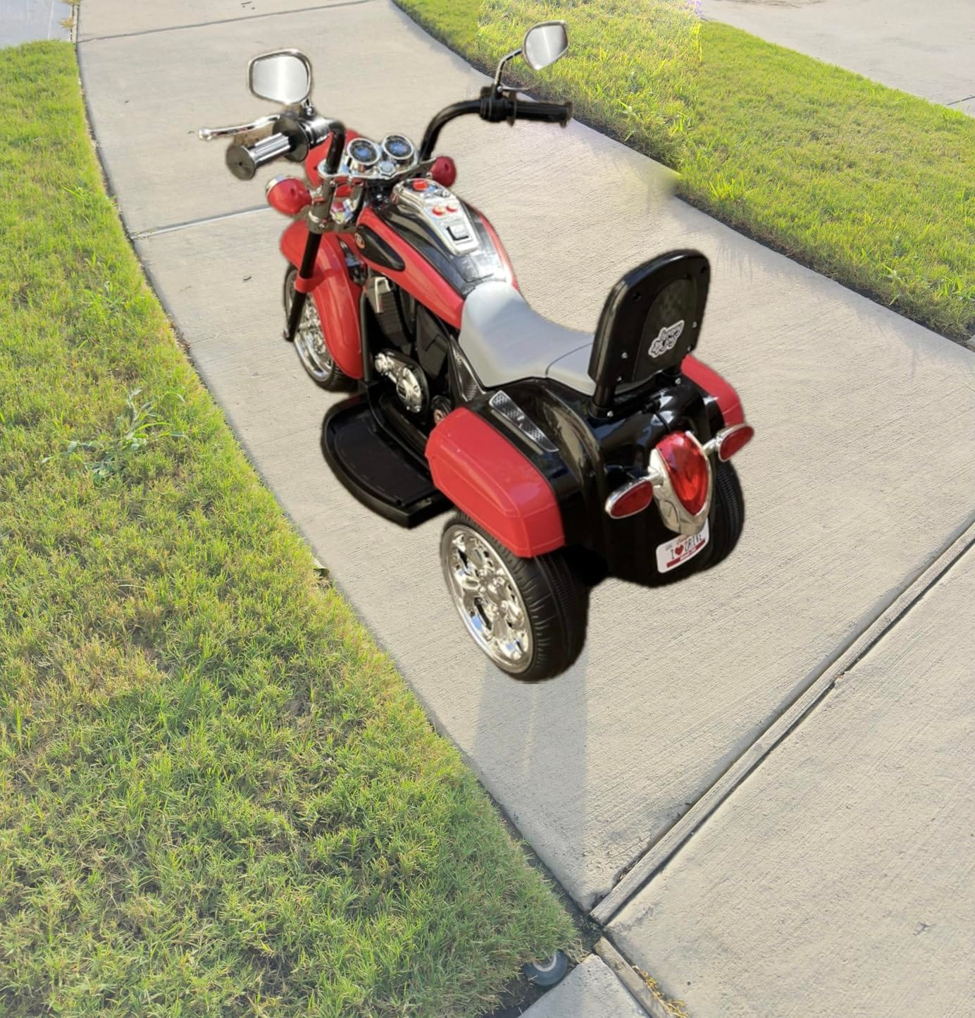 HONEY JOY Kids Motorcycle, 6V Battery Powered Toddler Chopper Motorbike Ride On Toy w/Horn & Headlight, Foot Pedal, 3-Wheel Mini Electric Motorcycle for Kids, Gift for Boys Girls(White) customer photo 2