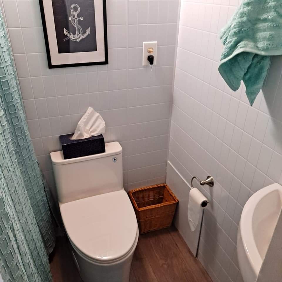 DeerValley Compact One-Piece Toilet 1.28 GPF Single Flush Fully Skirted Bowl with Soft-Close Seat White Space-Saving Elongated Toilets for Small Bathrooms customer photo 1