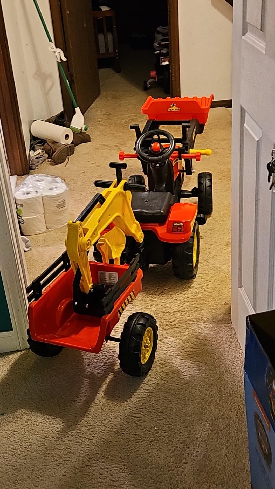 Aosom 3 in1 Kids Ride On Excavator/Bulldozer Move Forward/Back 6 Wheels customer photo 2