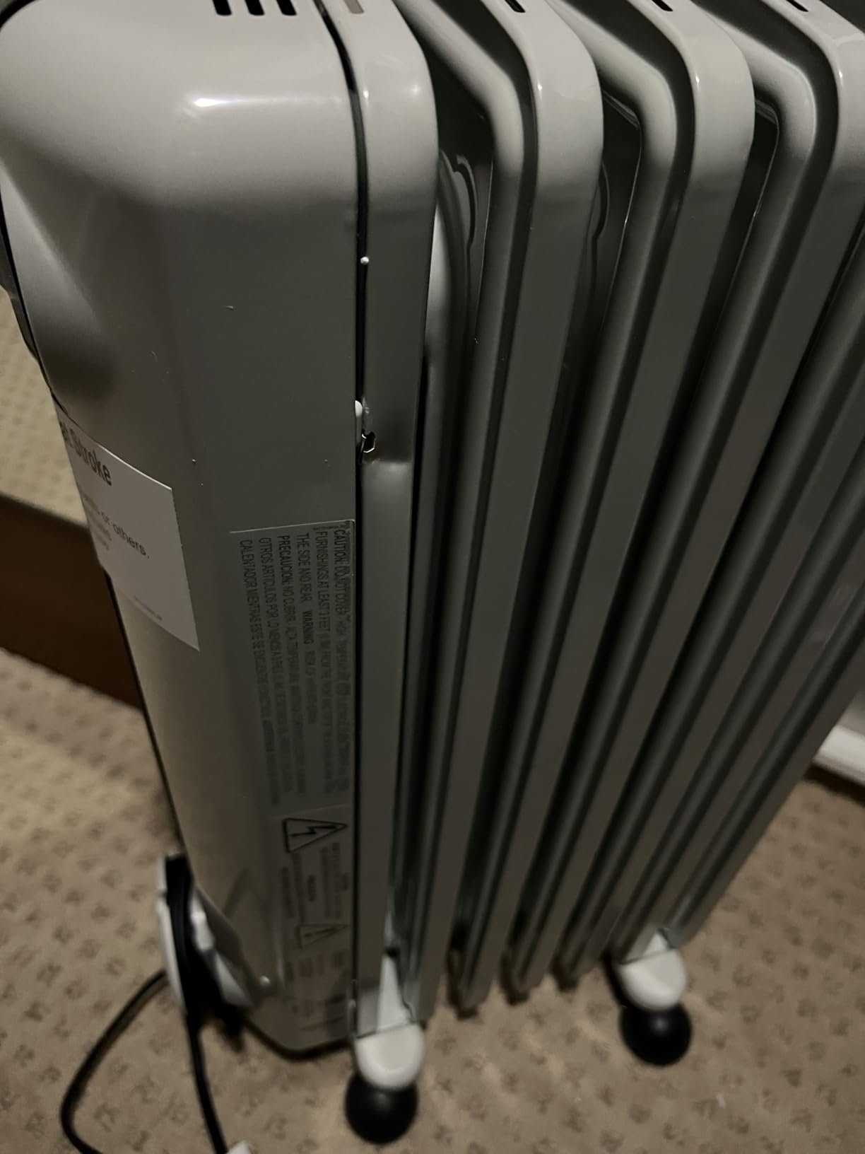 Tangkula 700W Portable Space Heater, Oil-Filled Radiator with Adjustable Thermostat, Overheat Protection, Electric Heater for Home, Bedroom, Indoor Use customer photo 1
