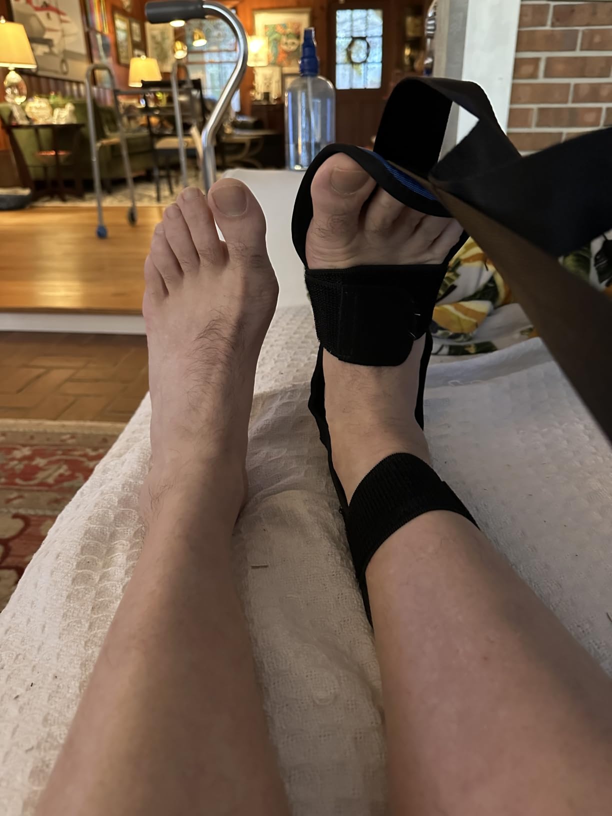 comness Foot and Calf Stretcher-Stretching Strap For Plantar Fasciitis, Heel Spurs, Foot Drop, Achilles Tendonitis & Hamstring. Yoga Foot & Leg Stretch Strap. (Black) customer photo 2