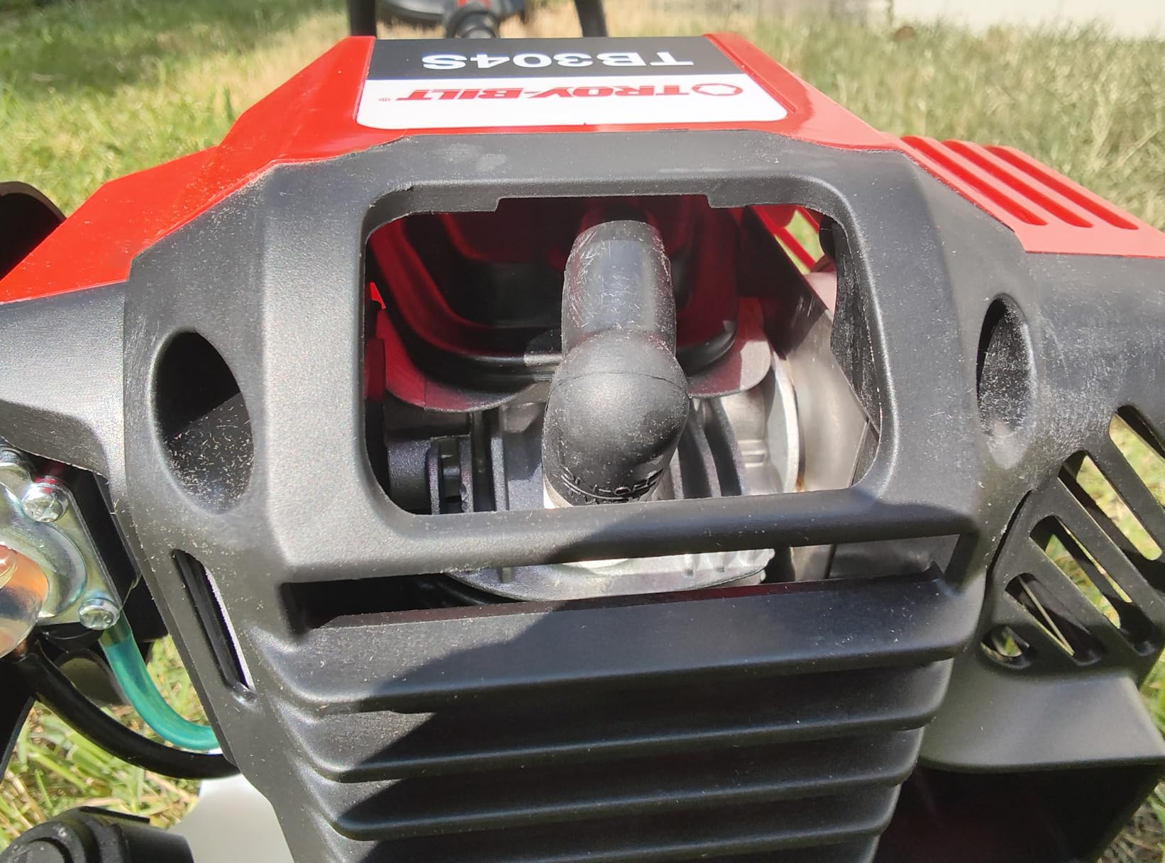 Troy-Bilt Gas String Trimmer, 4-Cycle 17cc, 17-inch, Attachment Capable (TB304S) customer photo 1