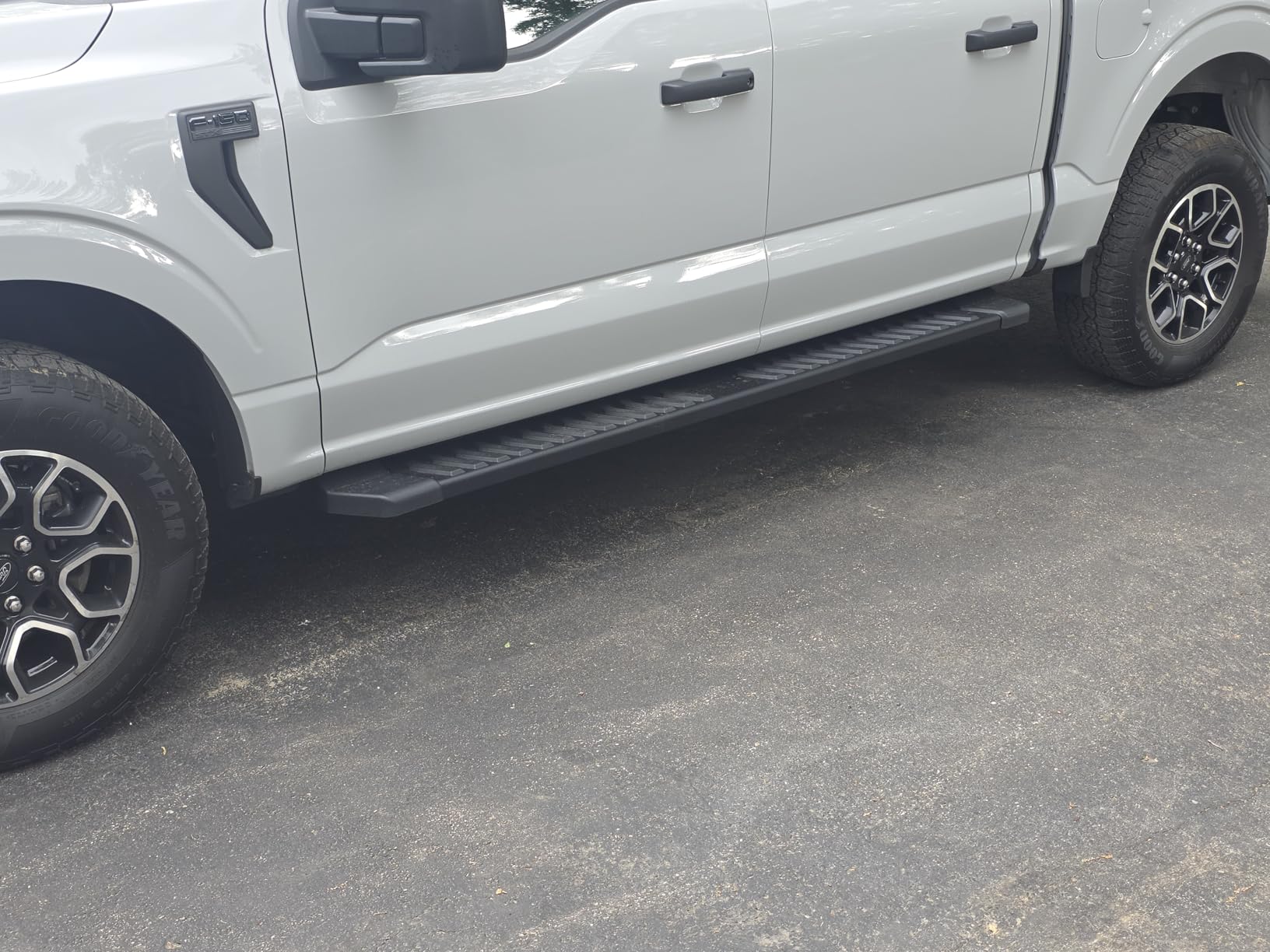 COMNOVA Pair Running Board Nerf Bar Compatible with 15-26 Ford F150 Superduty Crew Cab(4 Full Size Doors) Rocker Slider Side Steps,Width 6 Inches V Style.with OE Style Brackets customer photo 2