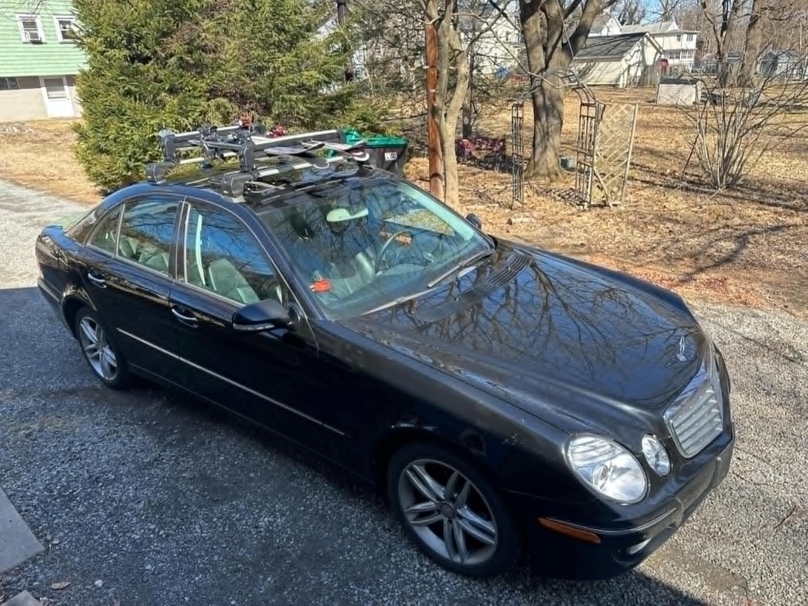 Leader Accessories Ski & Snowboard Roof Rack, Fits 6 Skis or 4 Snowboards | 2 PCS Universal Top Holder Carriers Crossbar Fit, Lockable, Anti-Theft Lock, Rustproof Aluminum & Anti-Scratch Rubber Padding customer photo 1